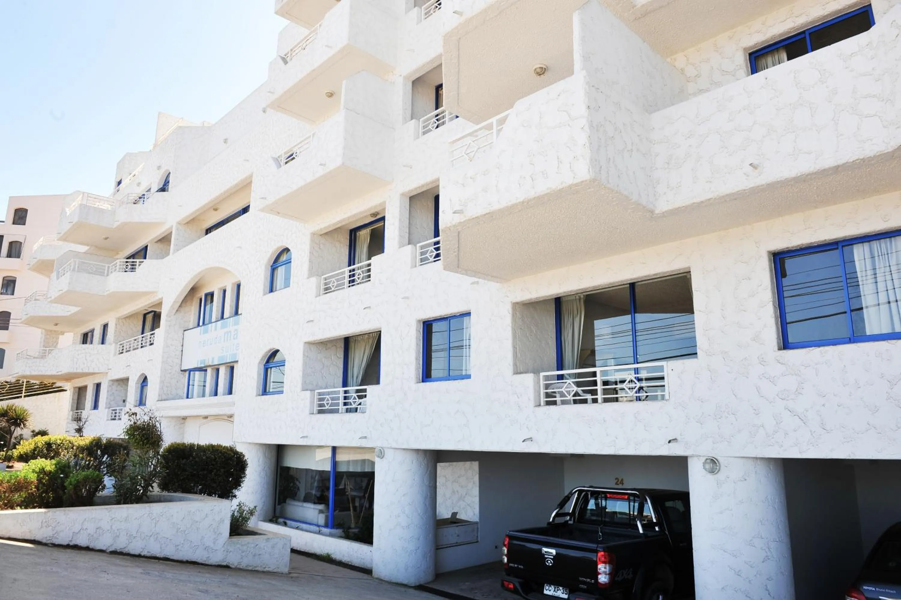 Facade/entrance in MR Mar Suites (ex Neruda Mar Suites)