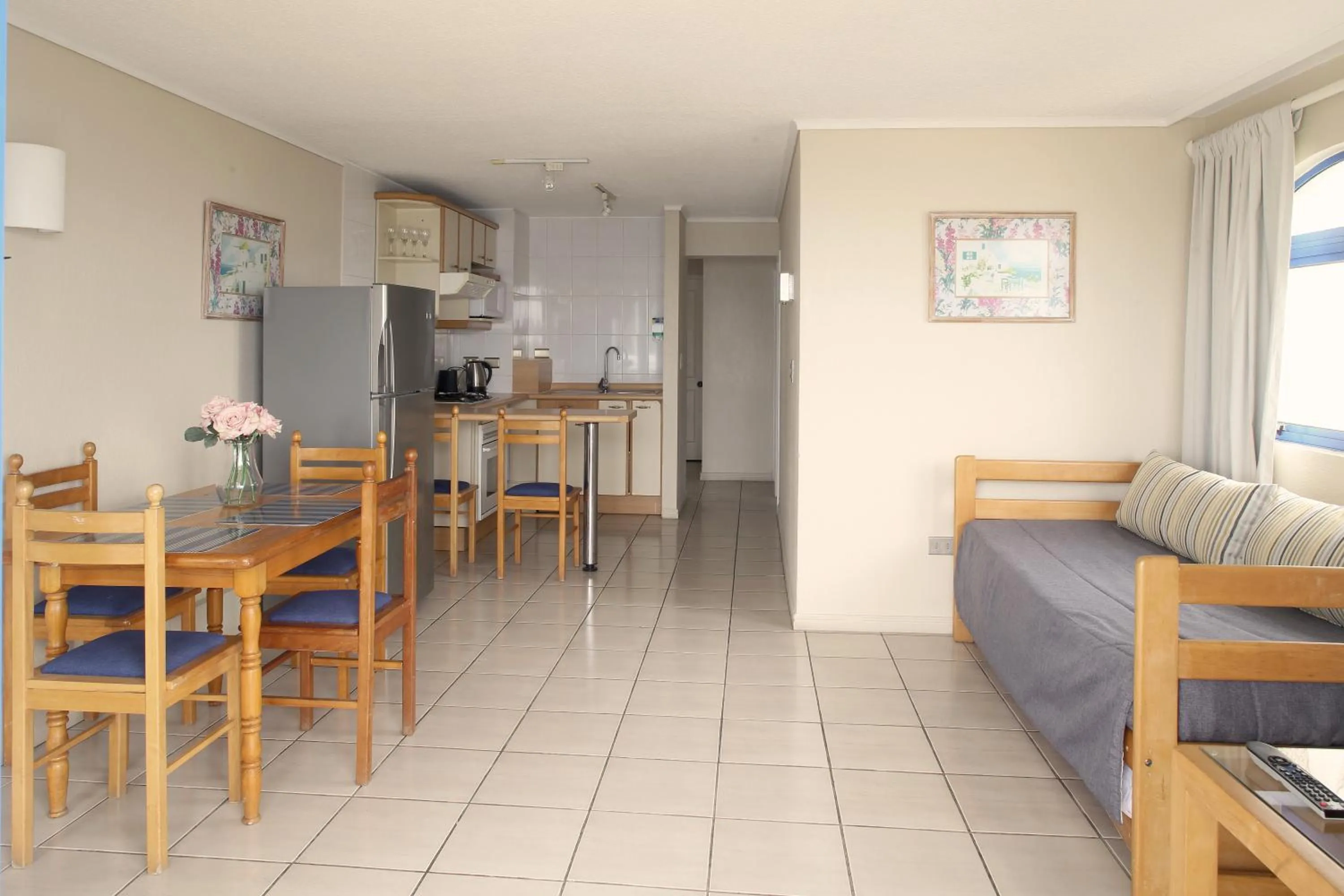 Dining area in MR Mar Suites (ex Neruda Mar Suites)