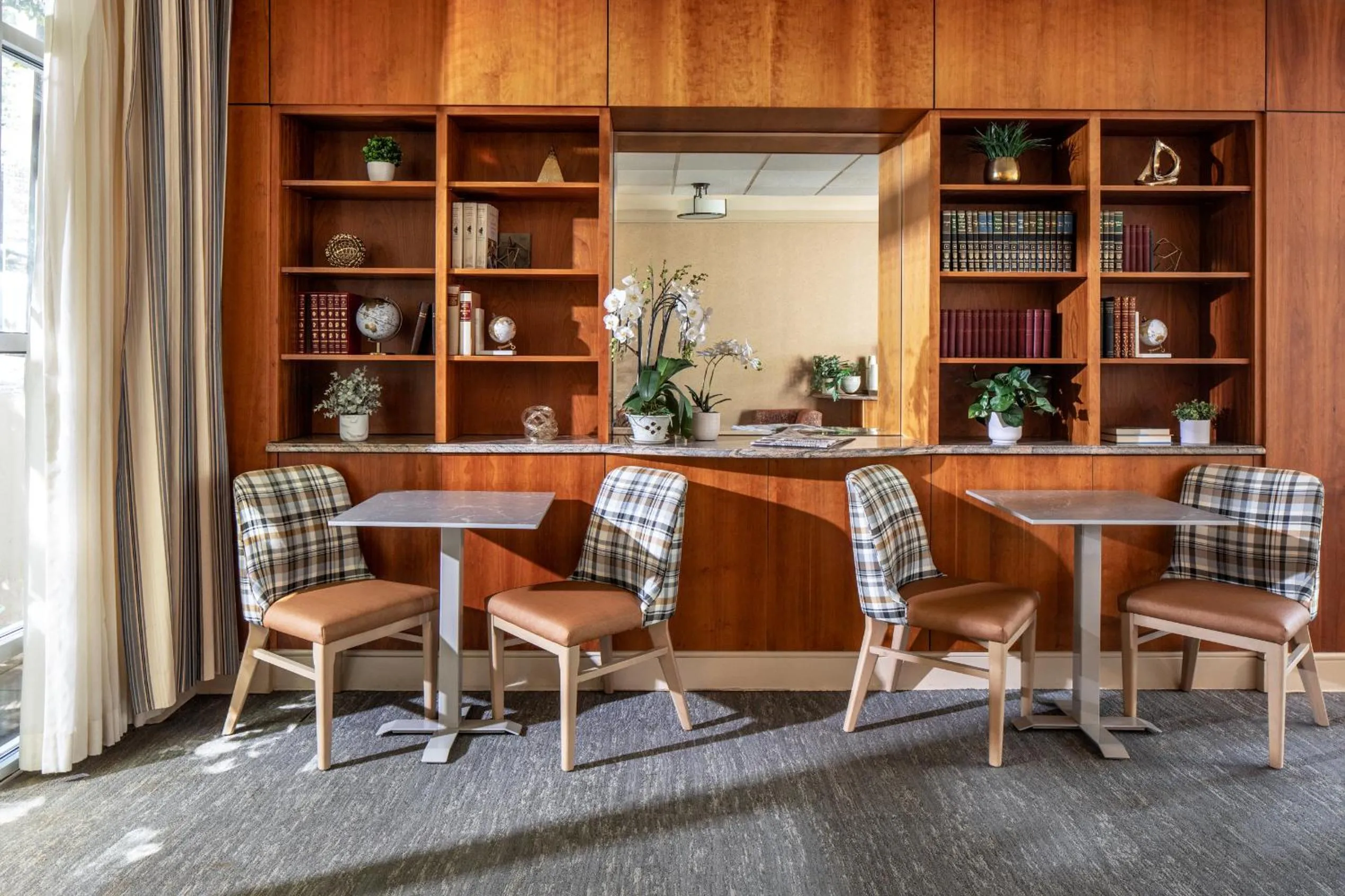 Lobby or reception in Park Lane Suites & Inn