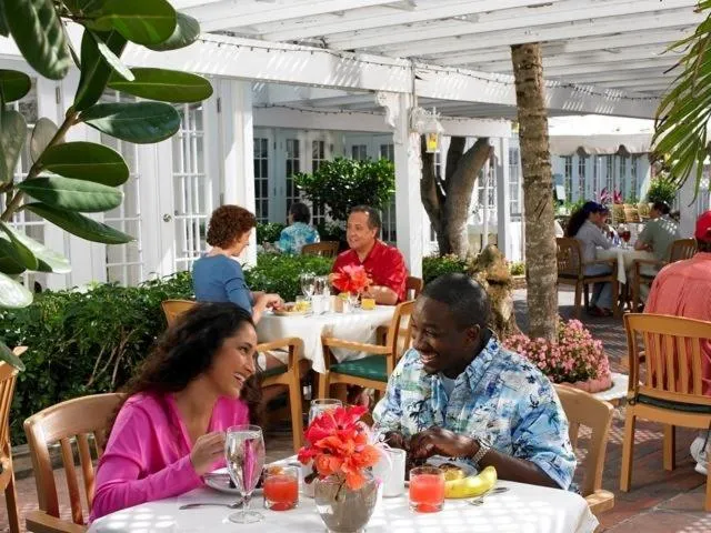 Restaurant/places to eat in Tween Waters Island Resort & Spa