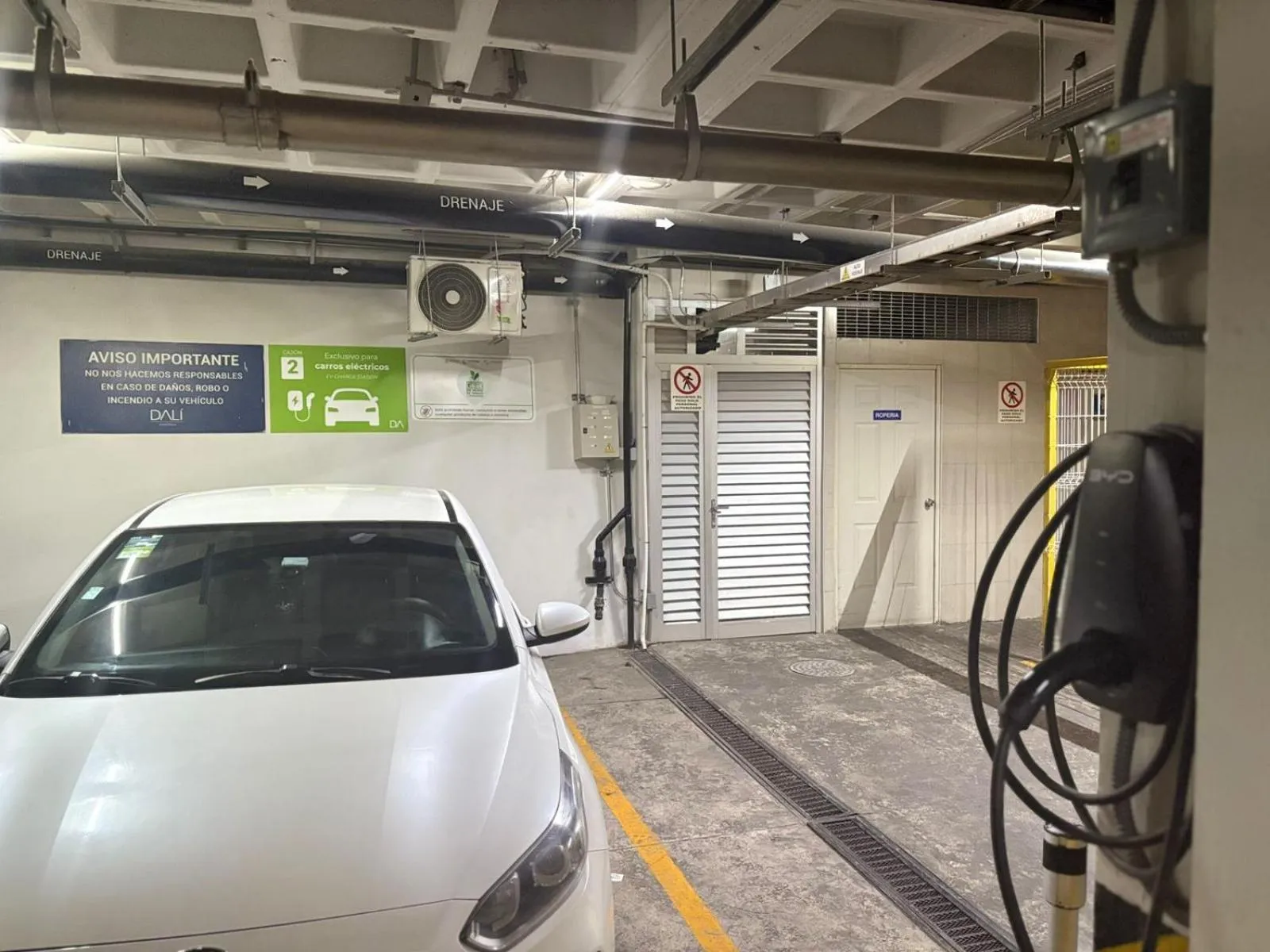 Parking in Hotel Dali Plaza Ejecutivo