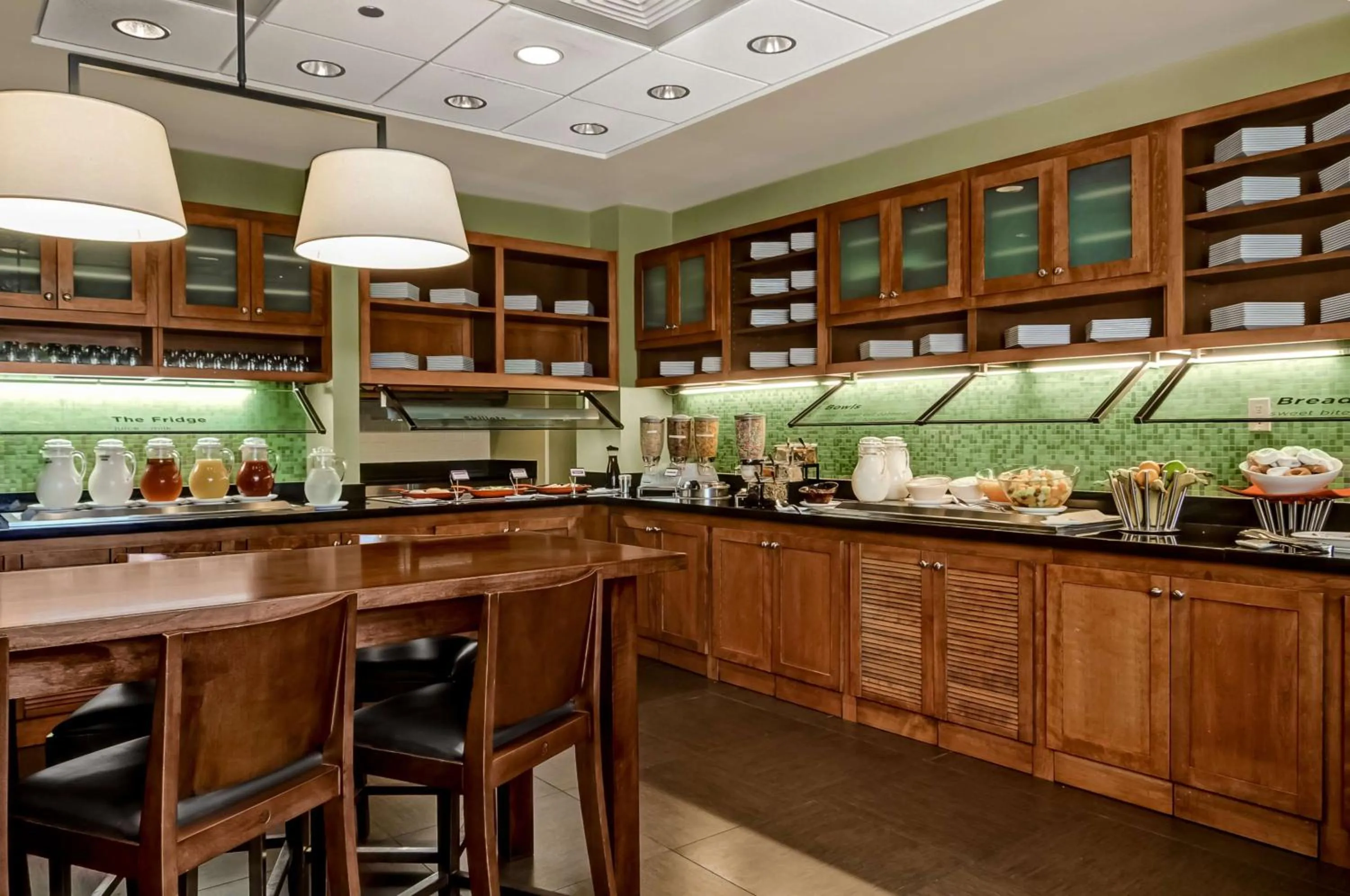 Restaurant/places to eat in Hyatt Place Fort Lauderdale Cruise Port & Convention Center