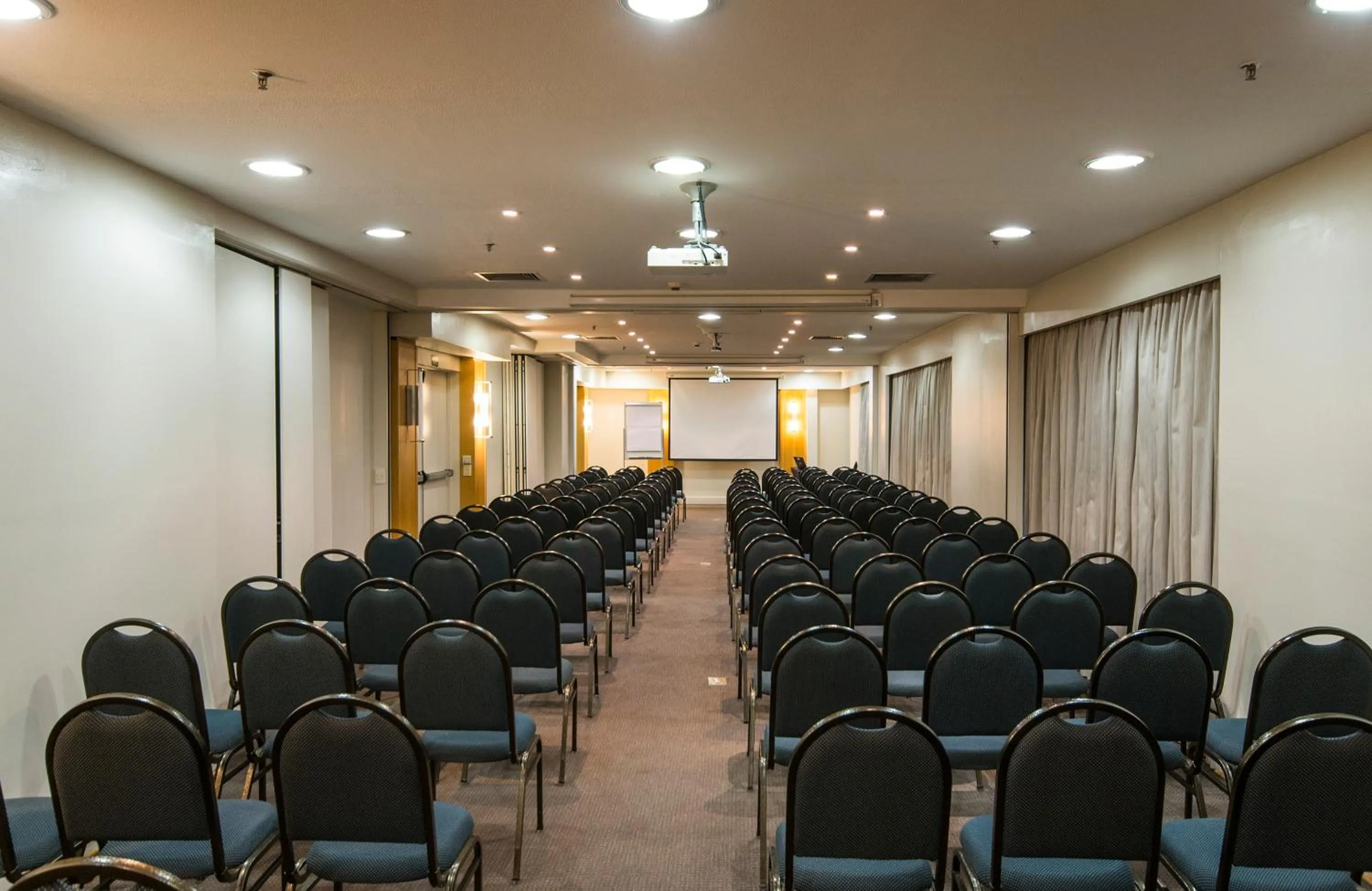 Meeting/conference room in Transamerica Executive Faria Lima