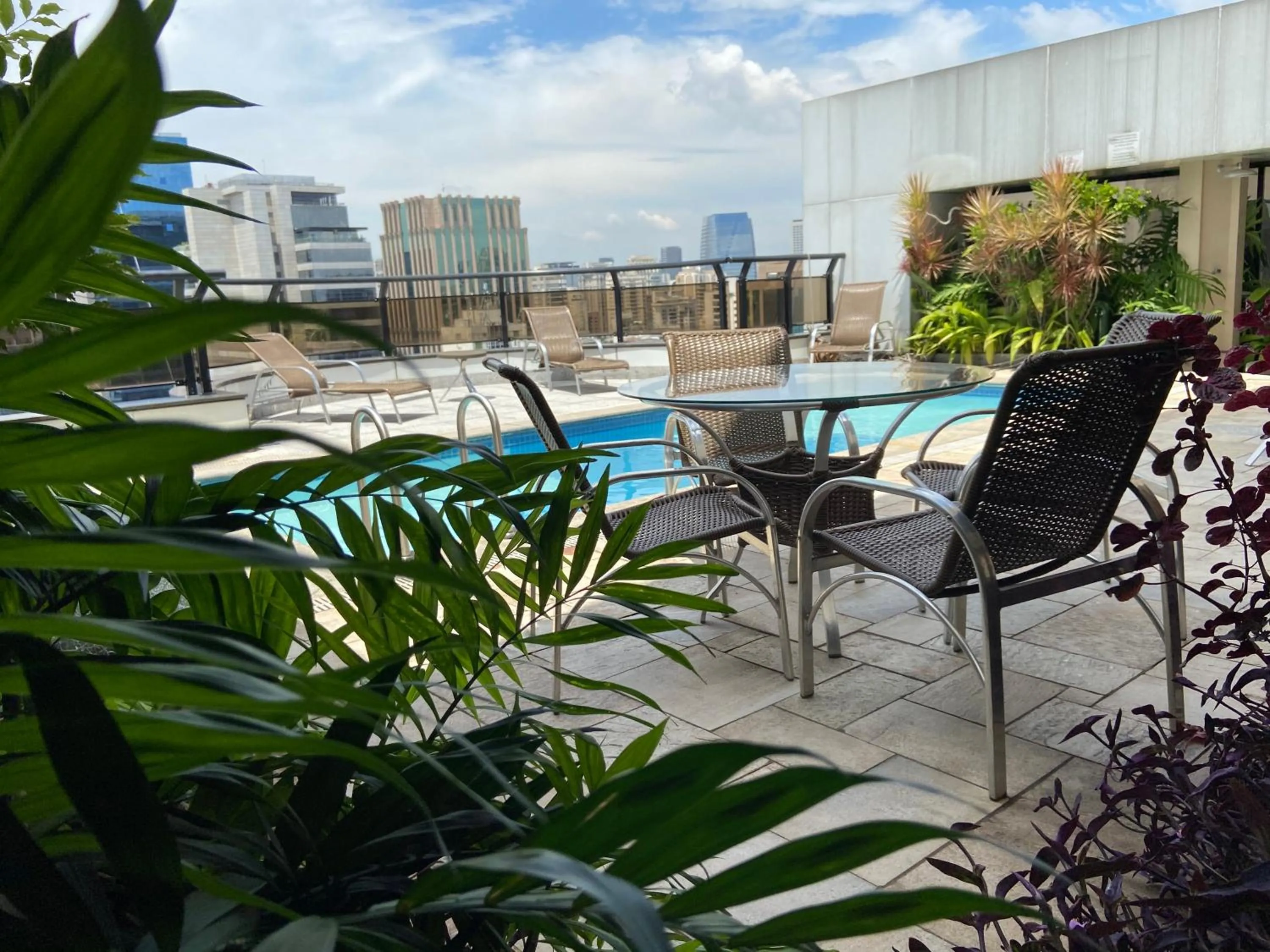 Swimming pool in Transamerica Executive Faria Lima