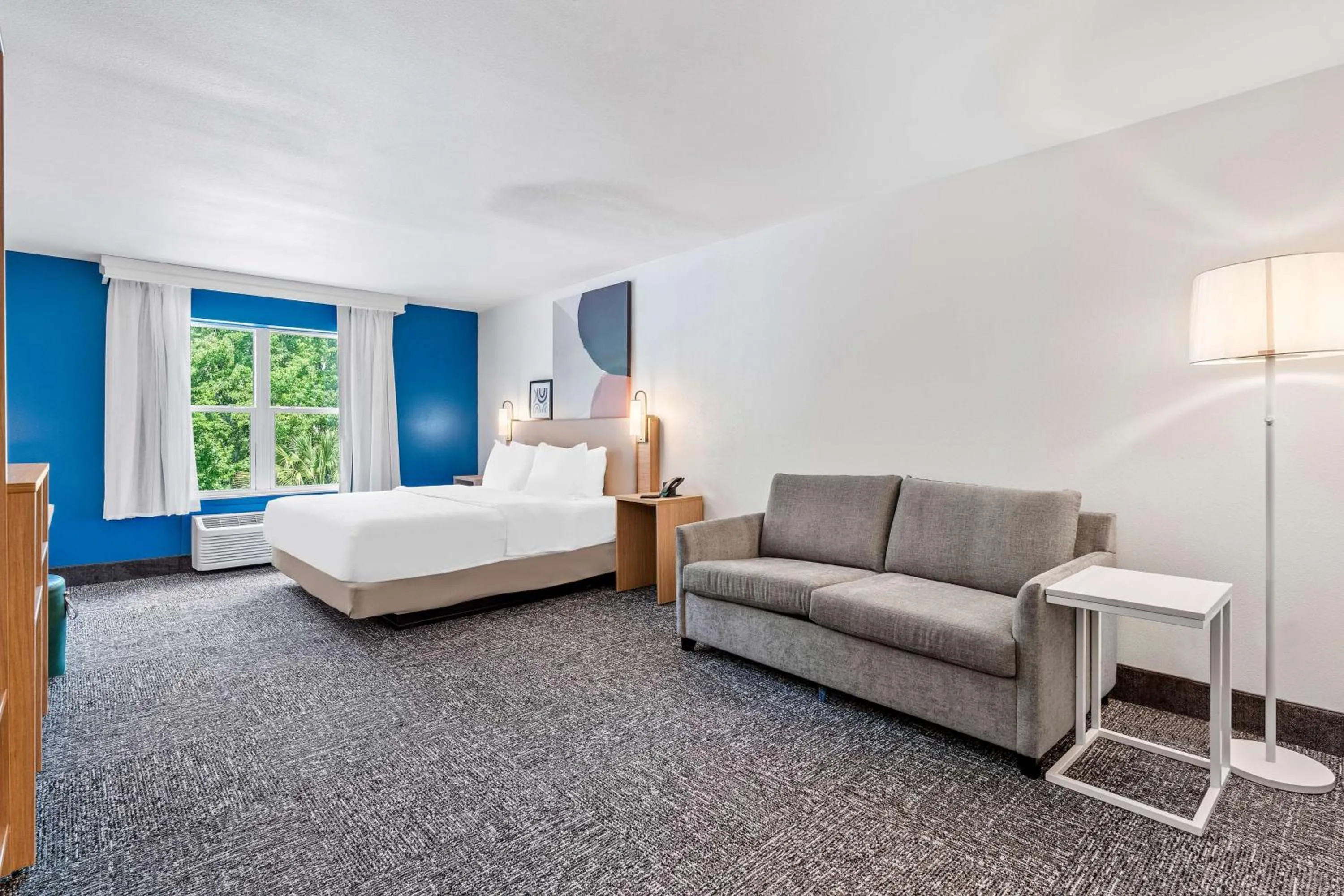 Living room, Bed in Comfort Inn & Suites Saint Augustine