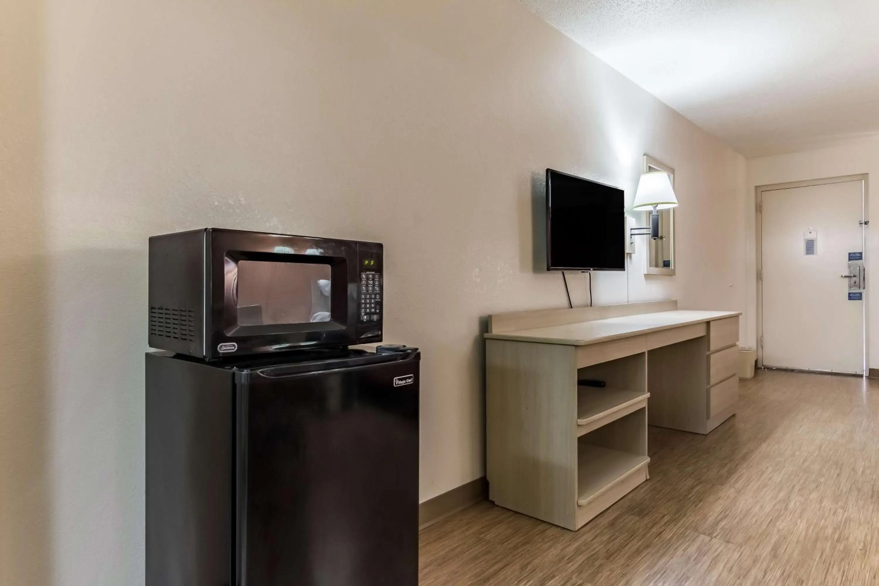 TV and multimedia in Motel 6-Raleigh, NC - Cary
