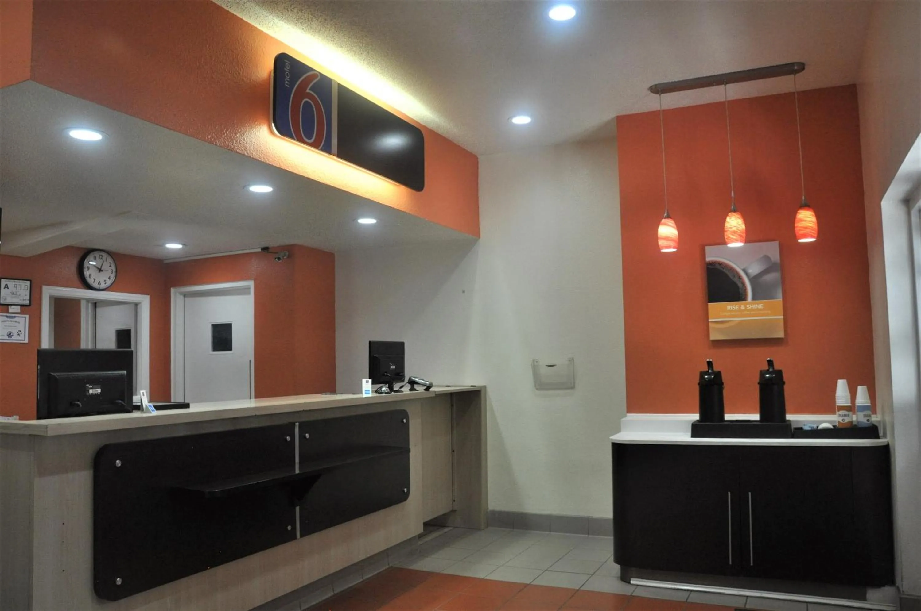 Lobby or reception in Motel 6-Raleigh, NC - Cary