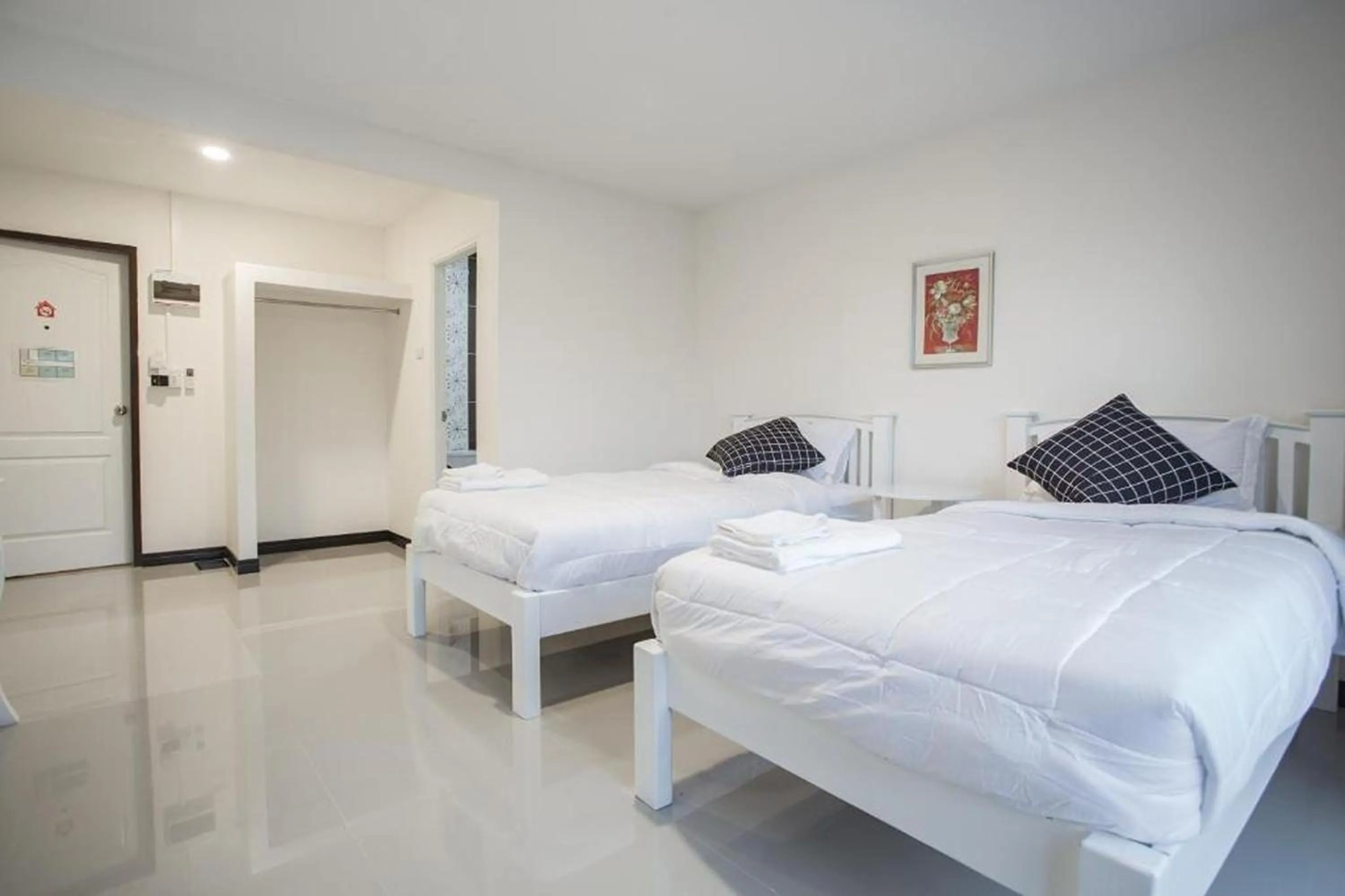 Photo of the whole room, Bed in Banjan Stay