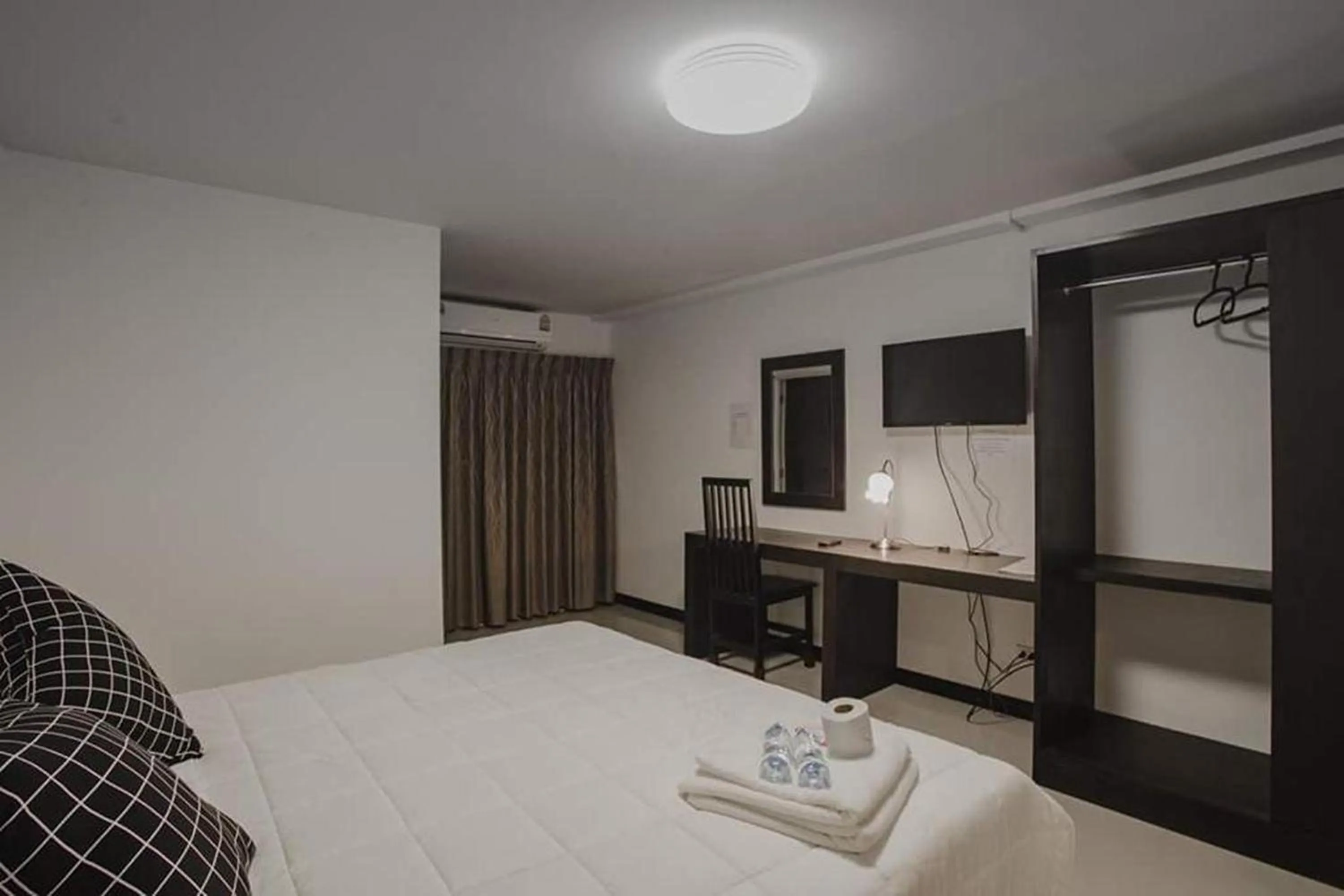 Bedroom, Bed in Banjan Stay