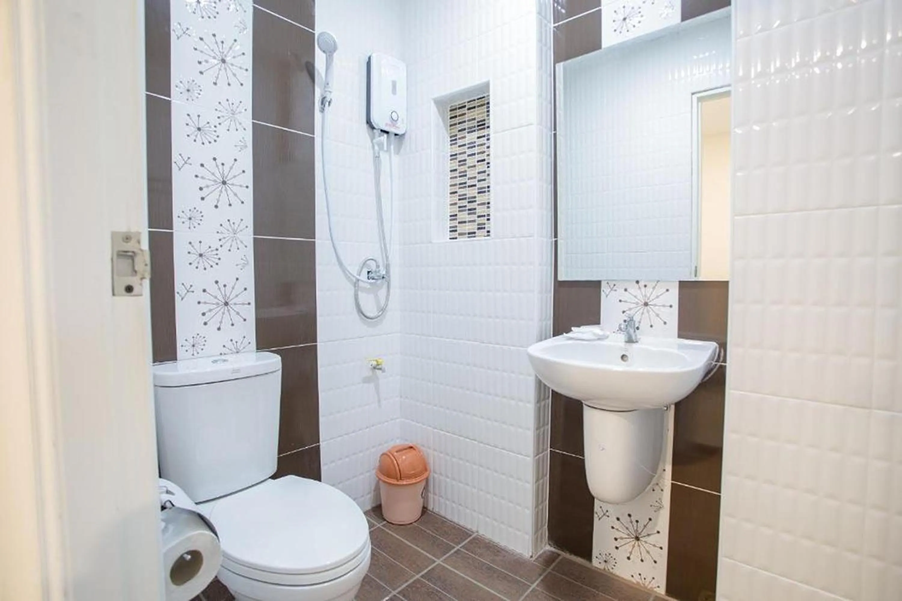 Shower in Banjan Stay