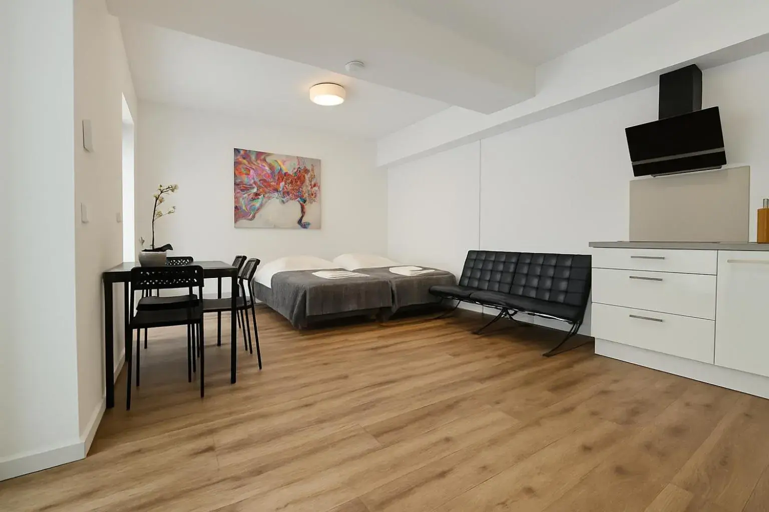 Deluxe Two-Bedroom Apartment with Garden View in Old Town Apartments Deluxe Two-Bedroom Apartment with Garden View in Old Town Apartments