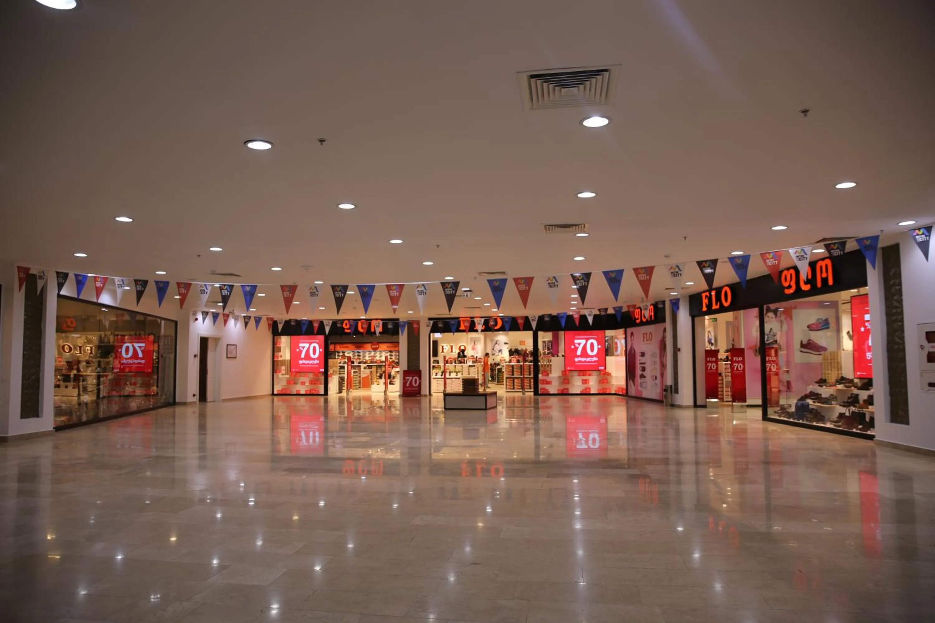 On-site shops in Euphoria Apartments