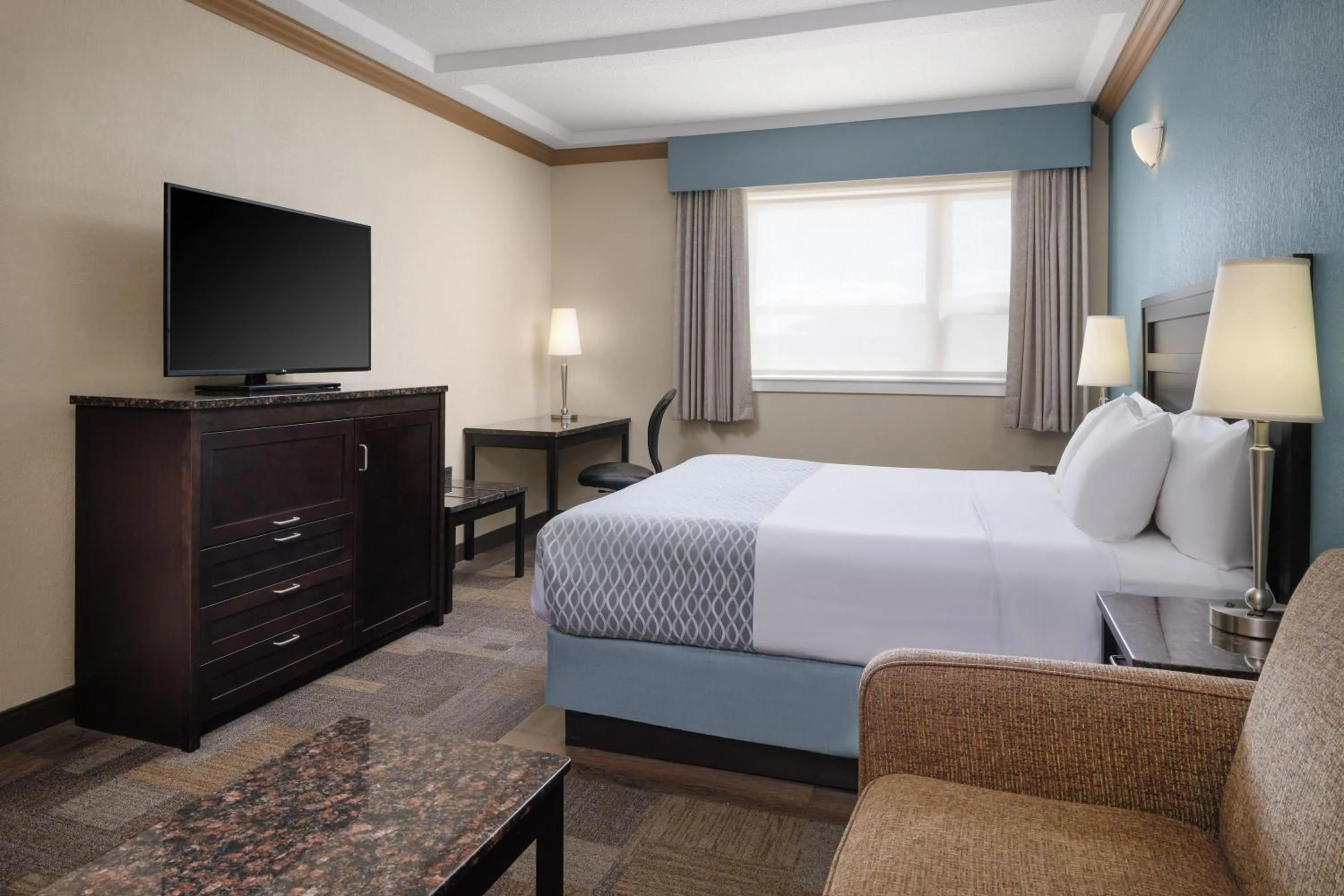 Bedroom, Bed in Best Western Plus Kamloops Hotel