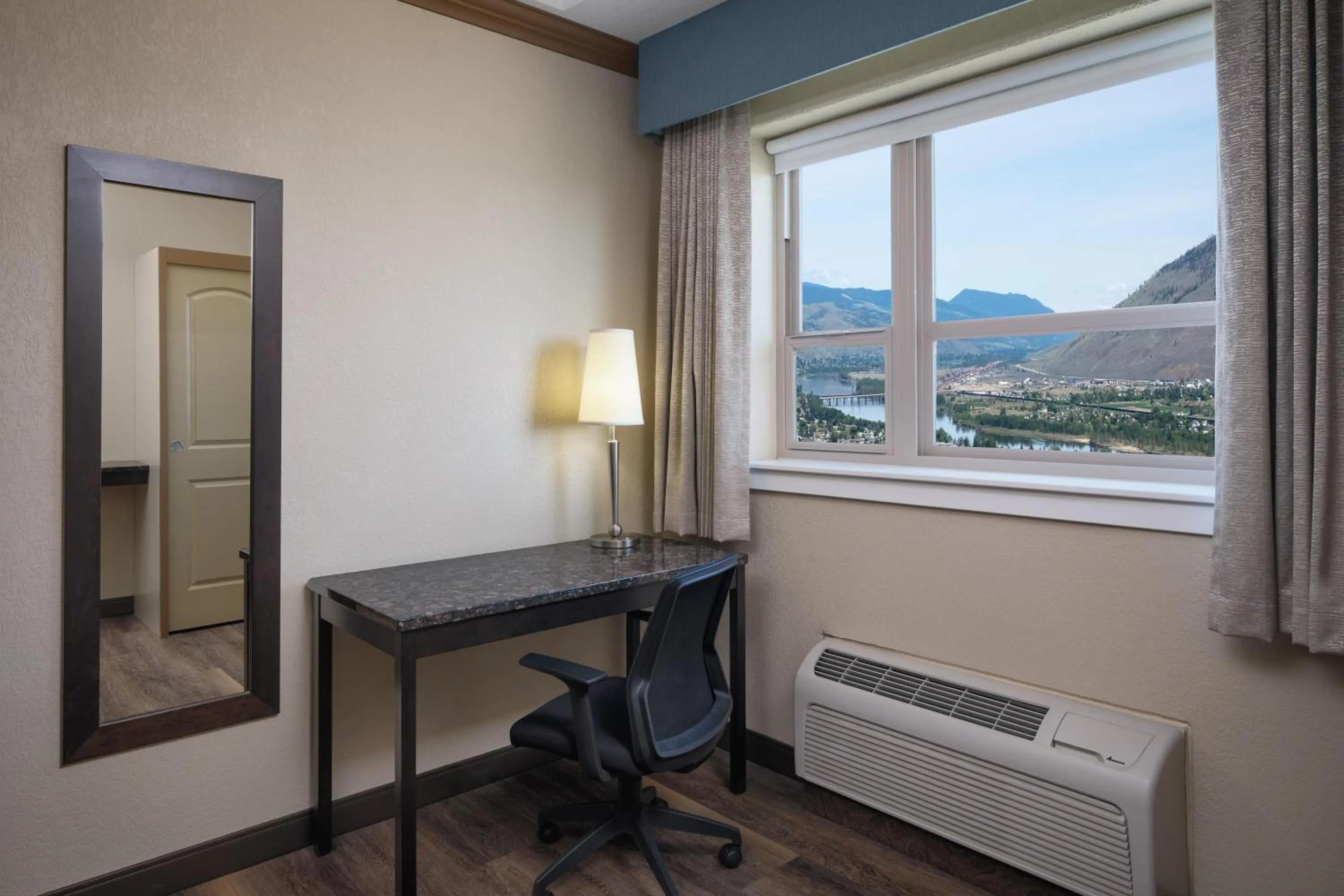 Bedroom in Best Western Plus Kamloops Hotel