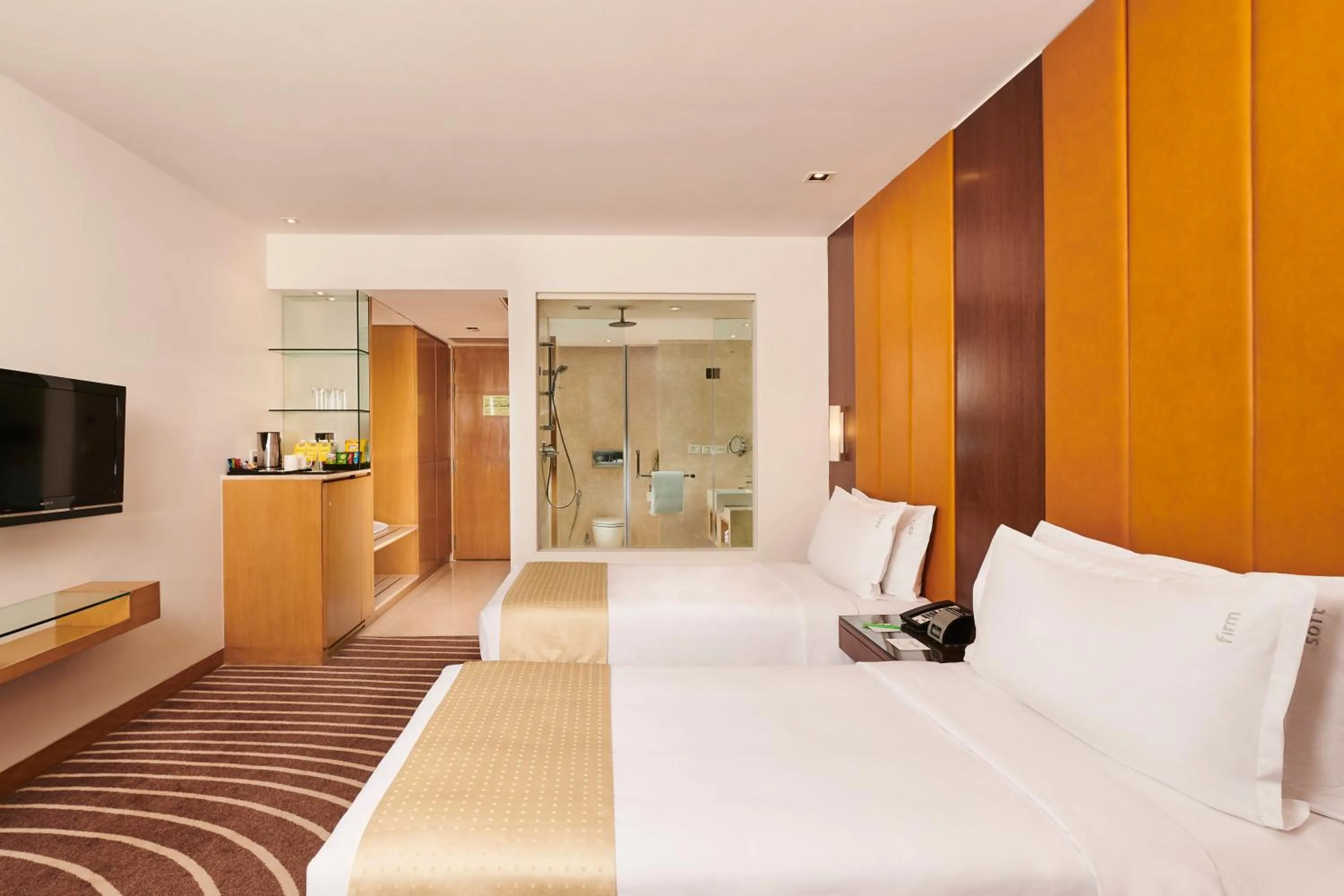Photo of the whole room, Bed in Holiday Inn Mumbai International Airport by IHG