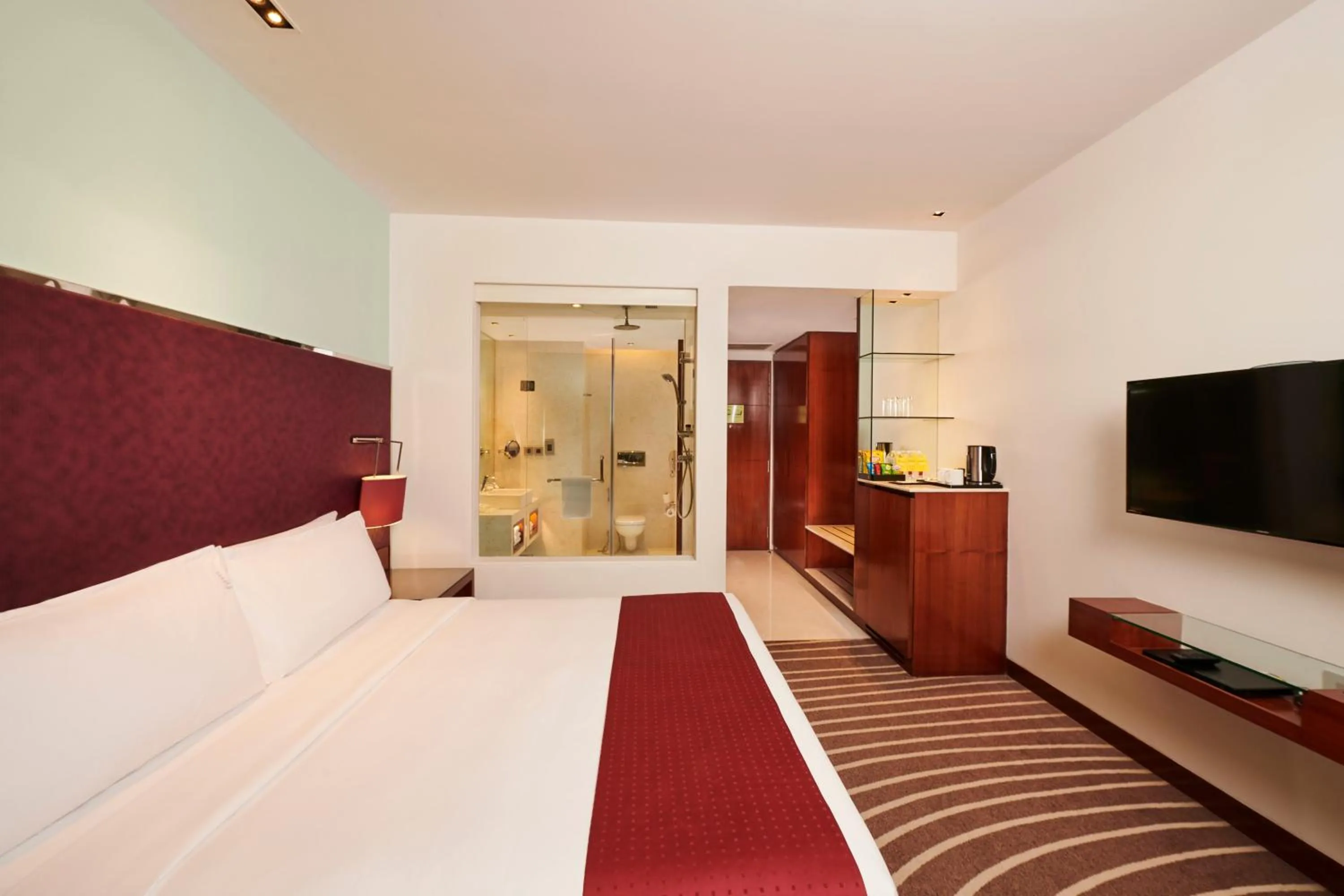 Photo of the whole room, Bed in Holiday Inn Mumbai International Airport by IHG