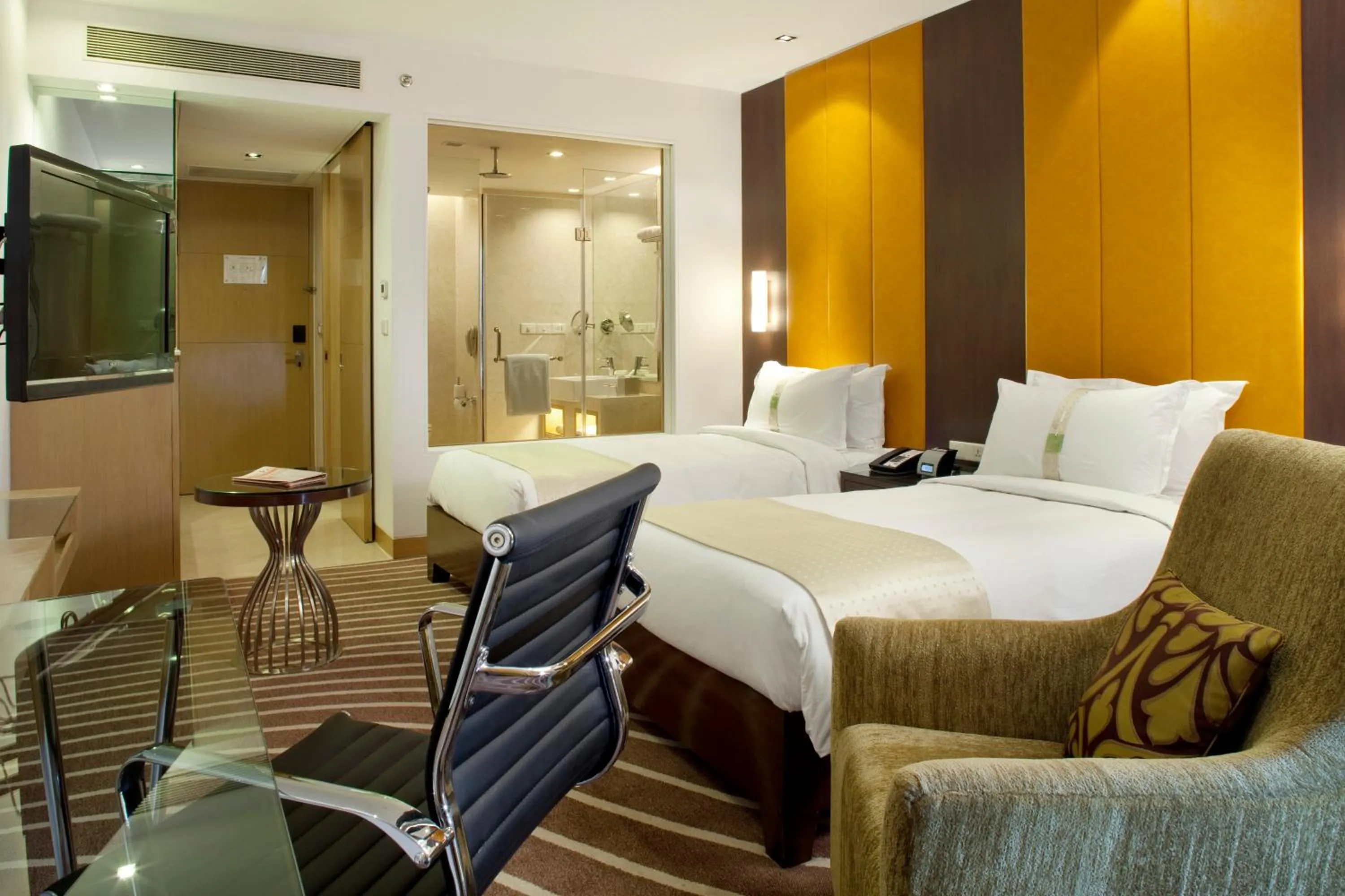 Photo of the whole room, Bed in Holiday Inn Mumbai International Airport by IHG