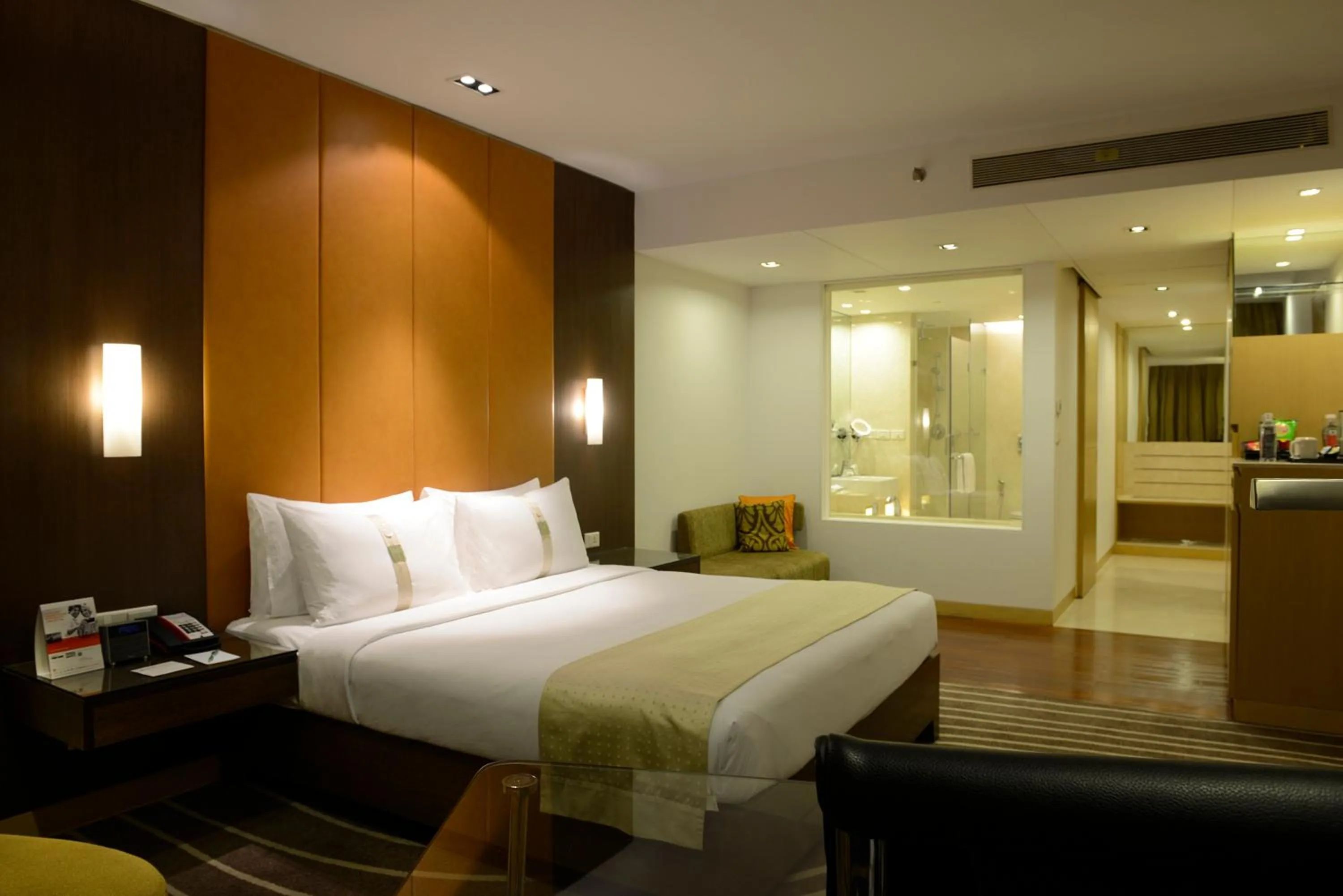 Photo of the whole room, Bed in Holiday Inn Mumbai International Airport by IHG