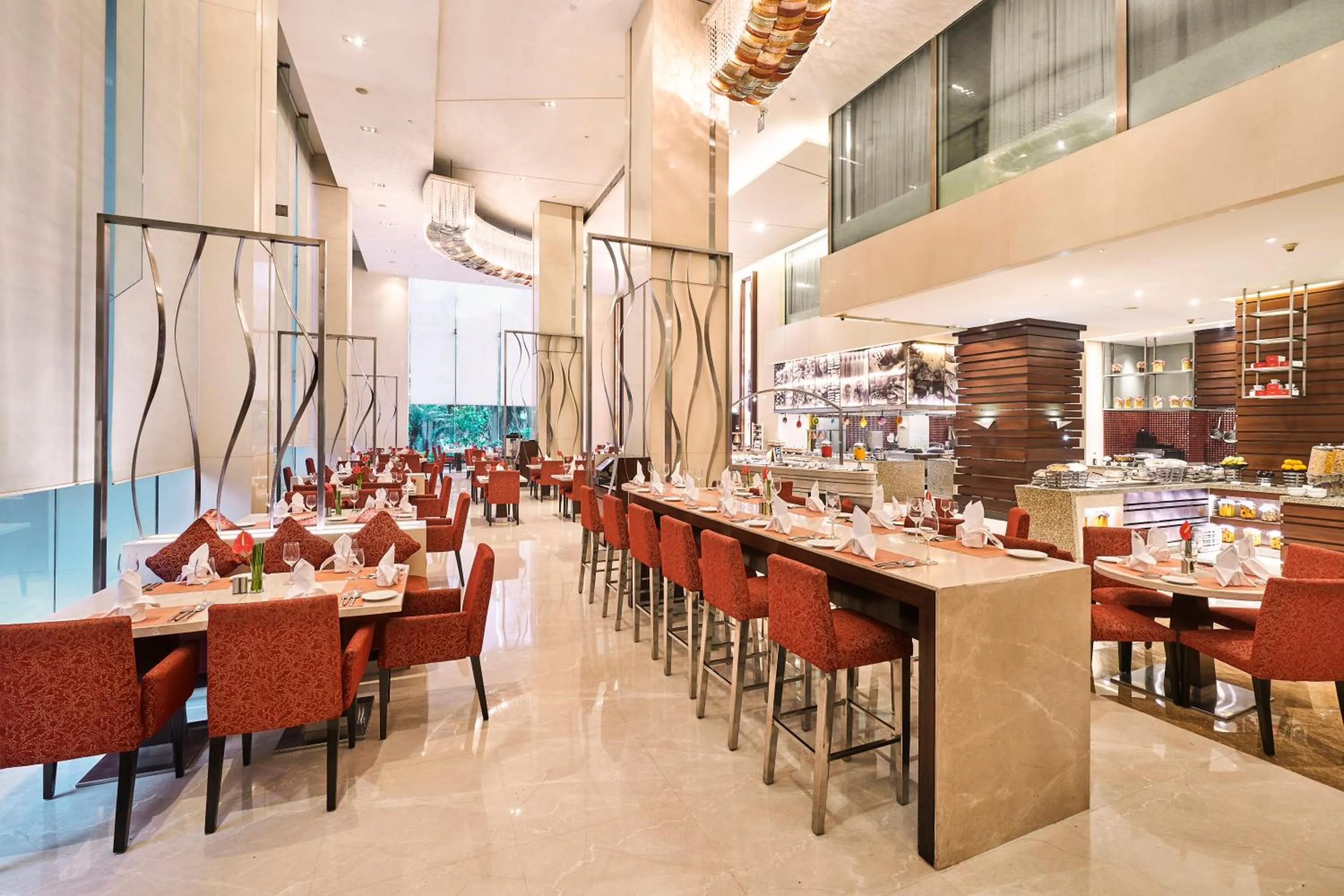 Restaurant/places to eat in Holiday Inn Mumbai International Airport by IHG