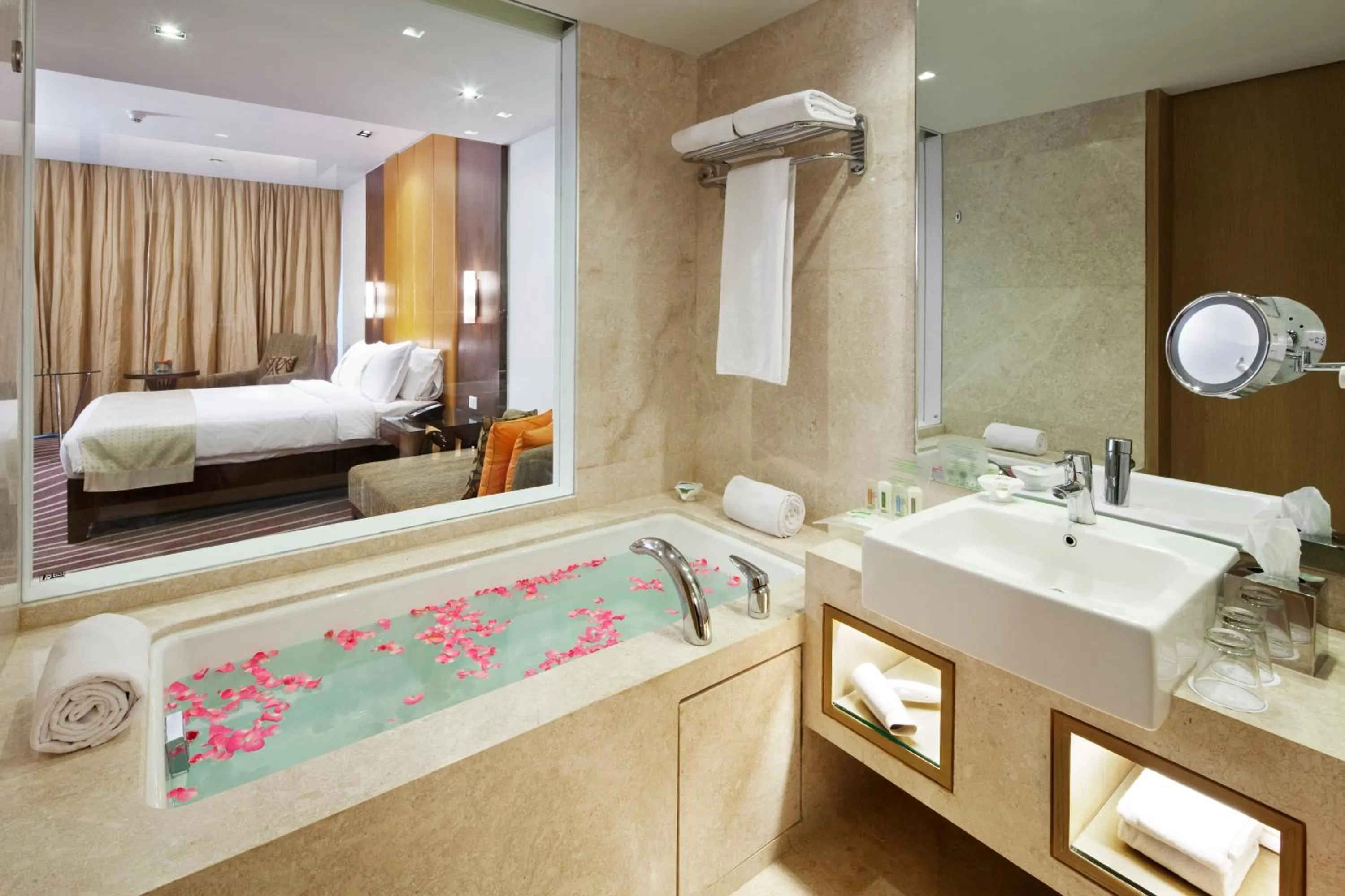 Bathroom, Bed in Holiday Inn Mumbai International Airport by IHG