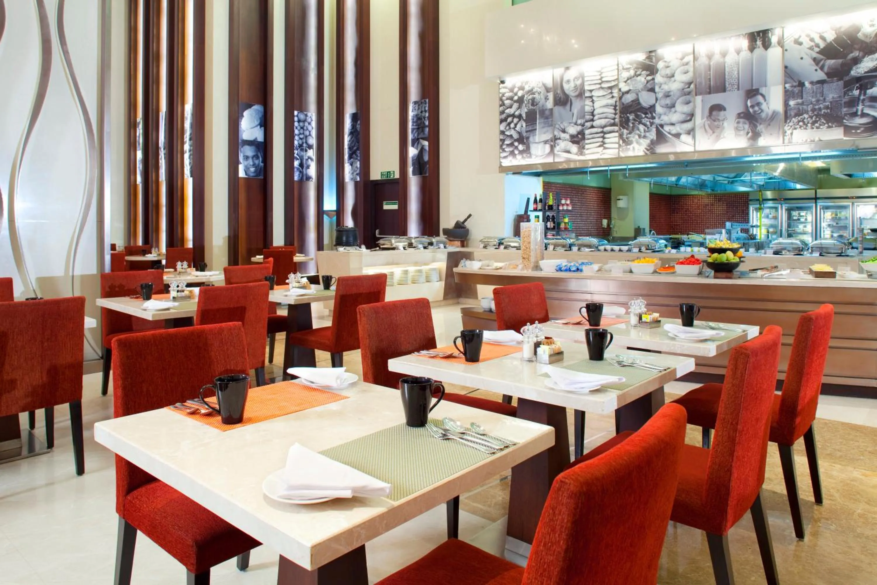 Restaurant/places to eat in Holiday Inn Mumbai International Airport by IHG