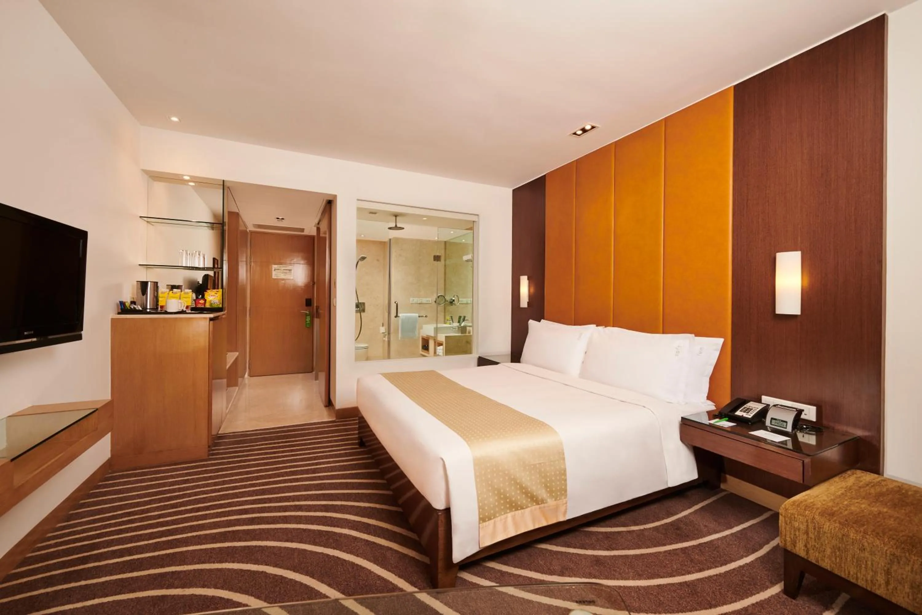 Photo of the whole room, Bed in Holiday Inn Mumbai International Airport by IHG