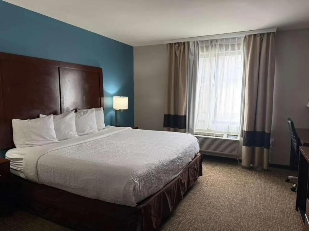 Bed in Days Inn by Wyndham Brooklyn Marine Park