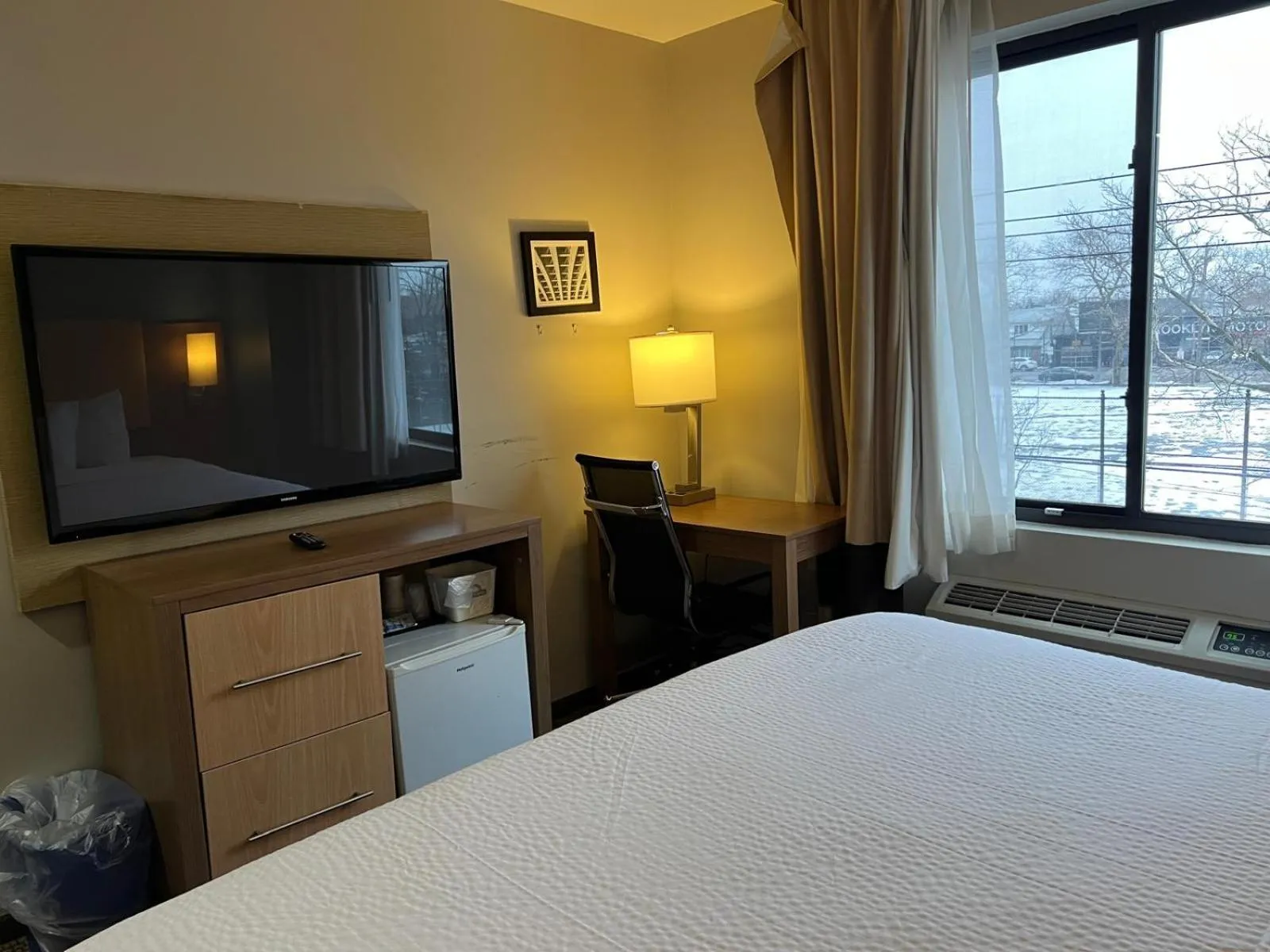TV and multimedia, Bed in Days Inn by Wyndham Brooklyn Marine Park