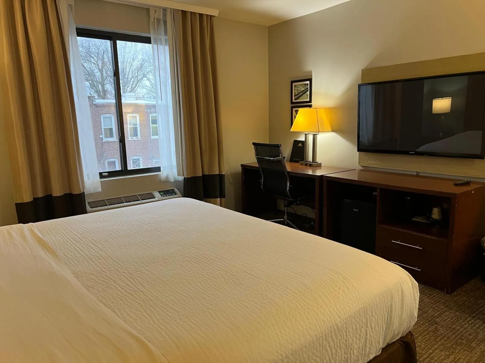 TV and multimedia, Bed in Days Inn by Wyndham Brooklyn Marine Park