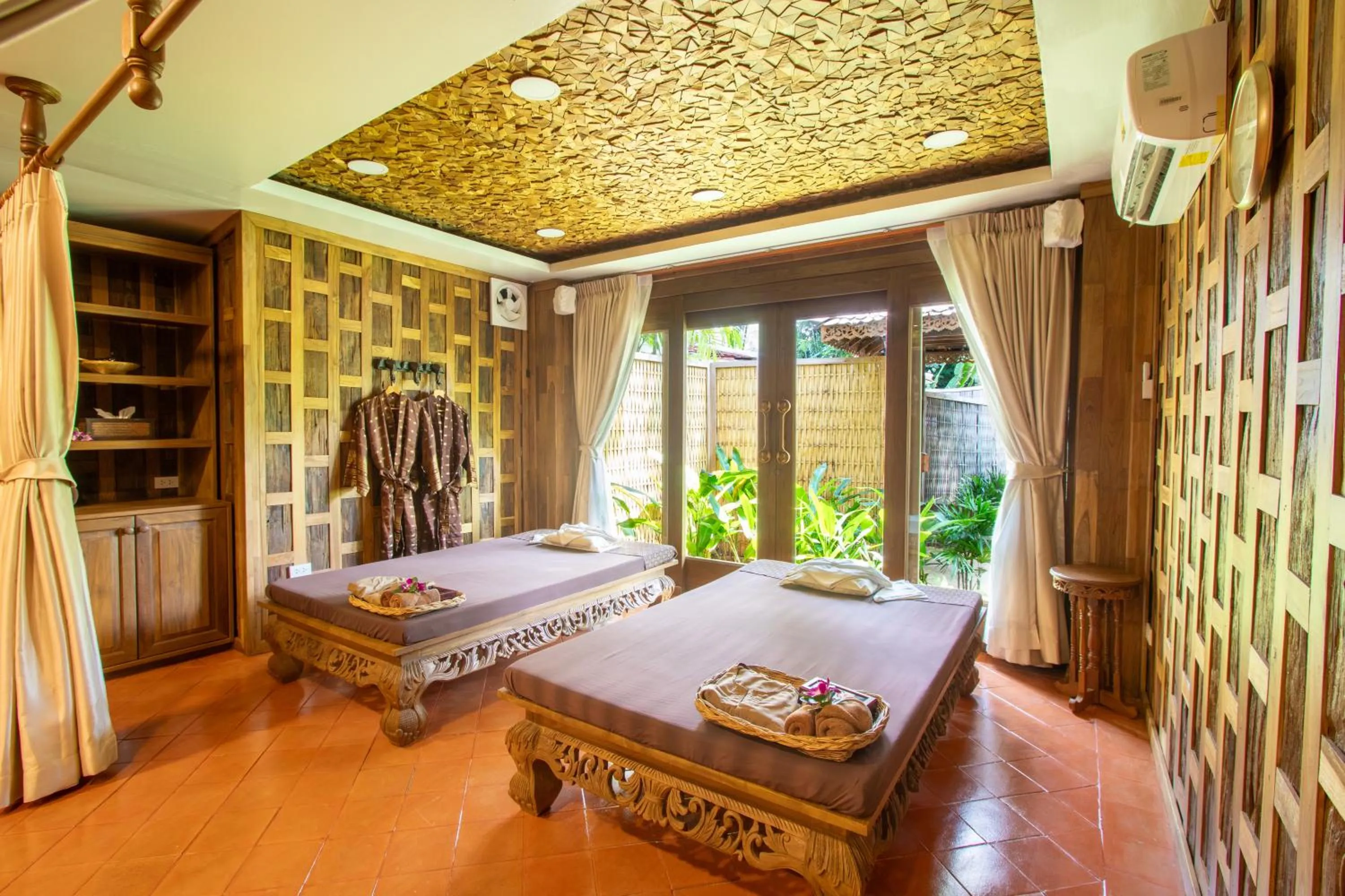 Spa and wellness centre/facilities, Bed in Santhiya Koh Chang Resort