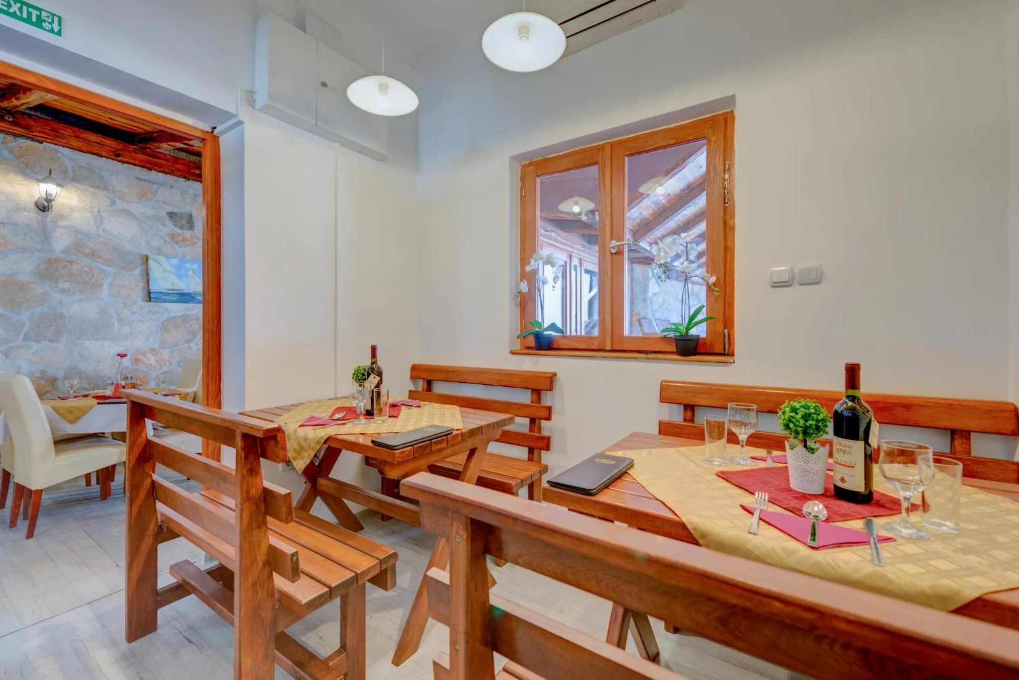 Restaurant/places to eat in Hotel Galia