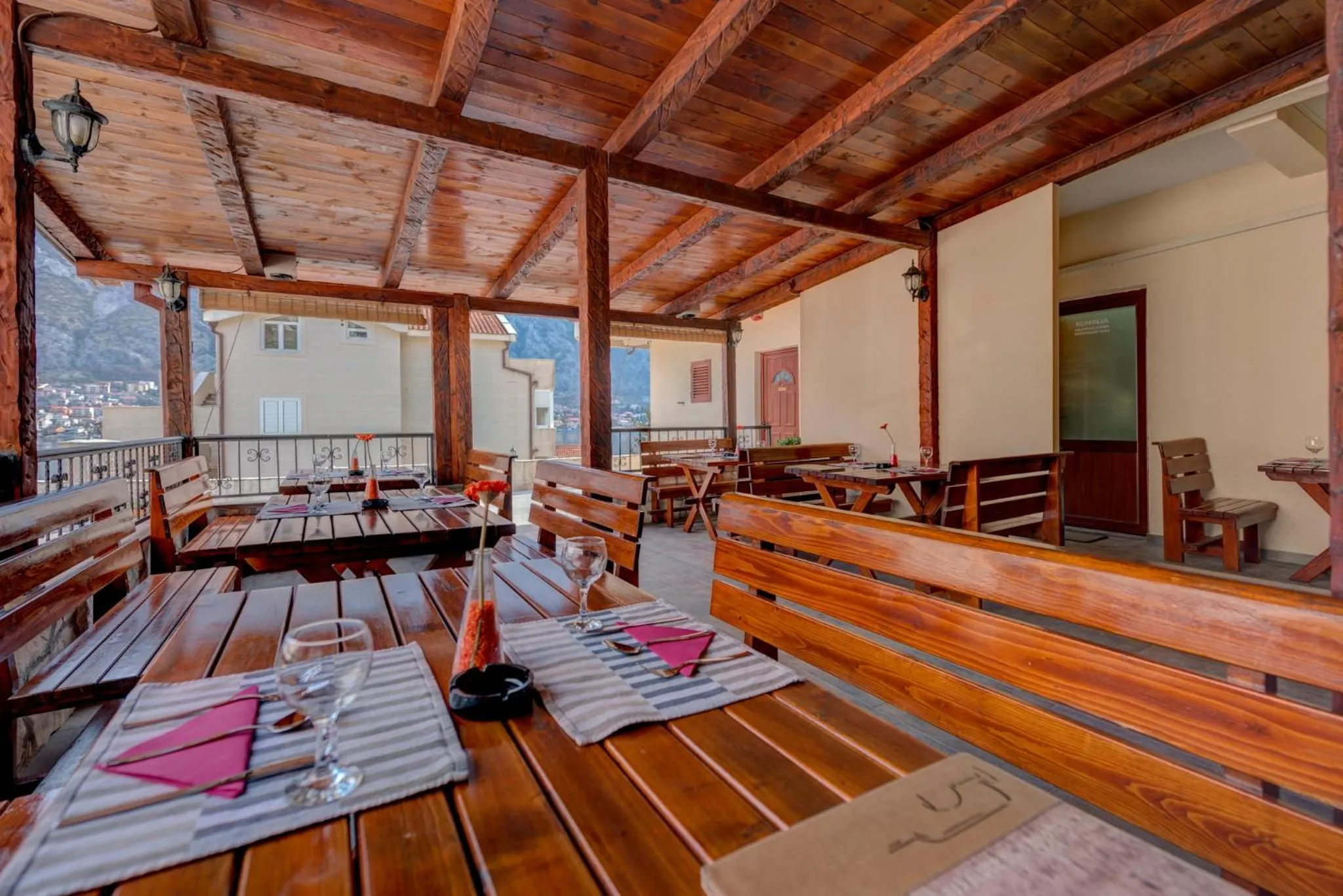 Restaurant/places to eat in Hotel Galia