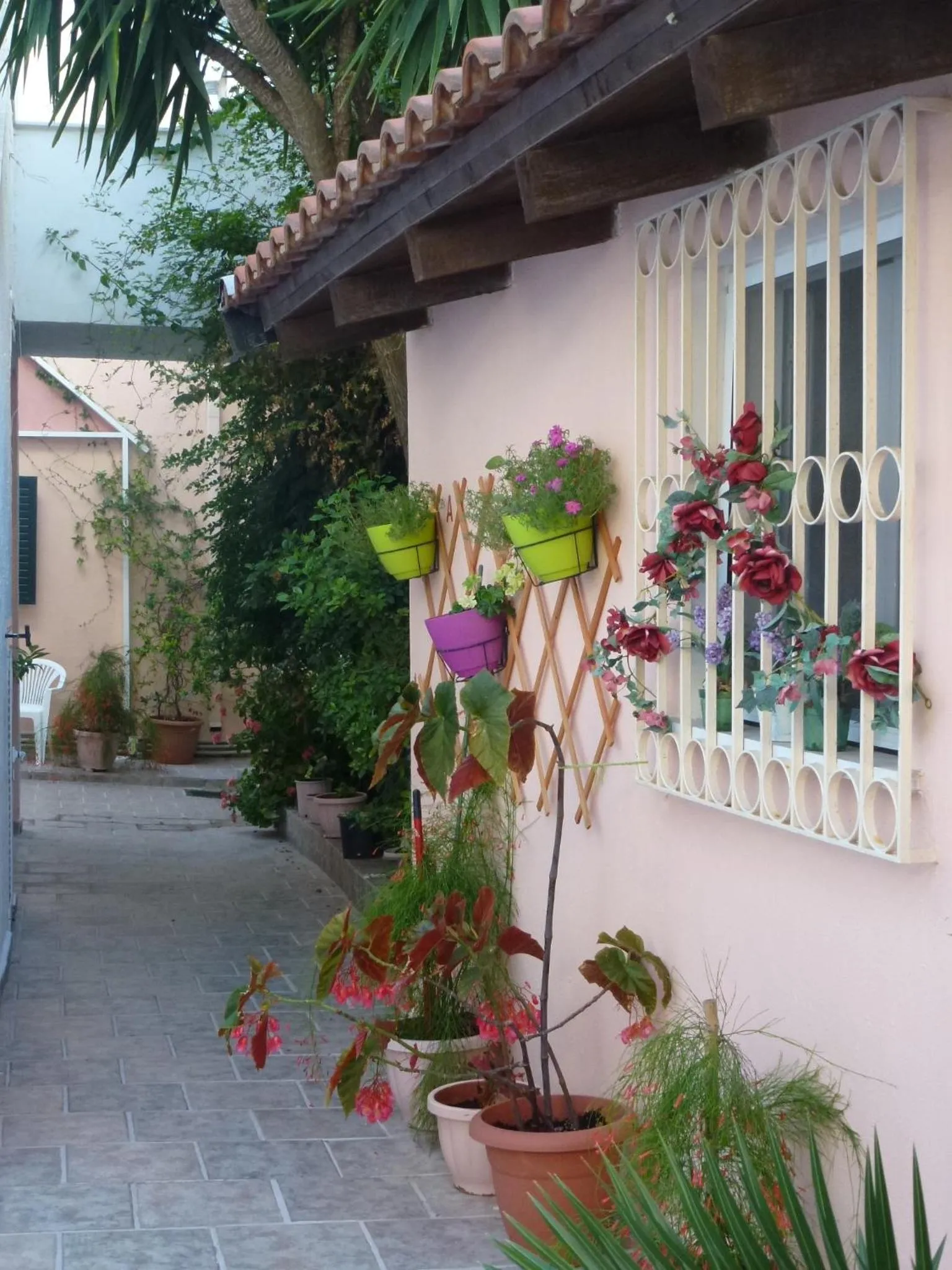 Decorative detail in Galini Studios