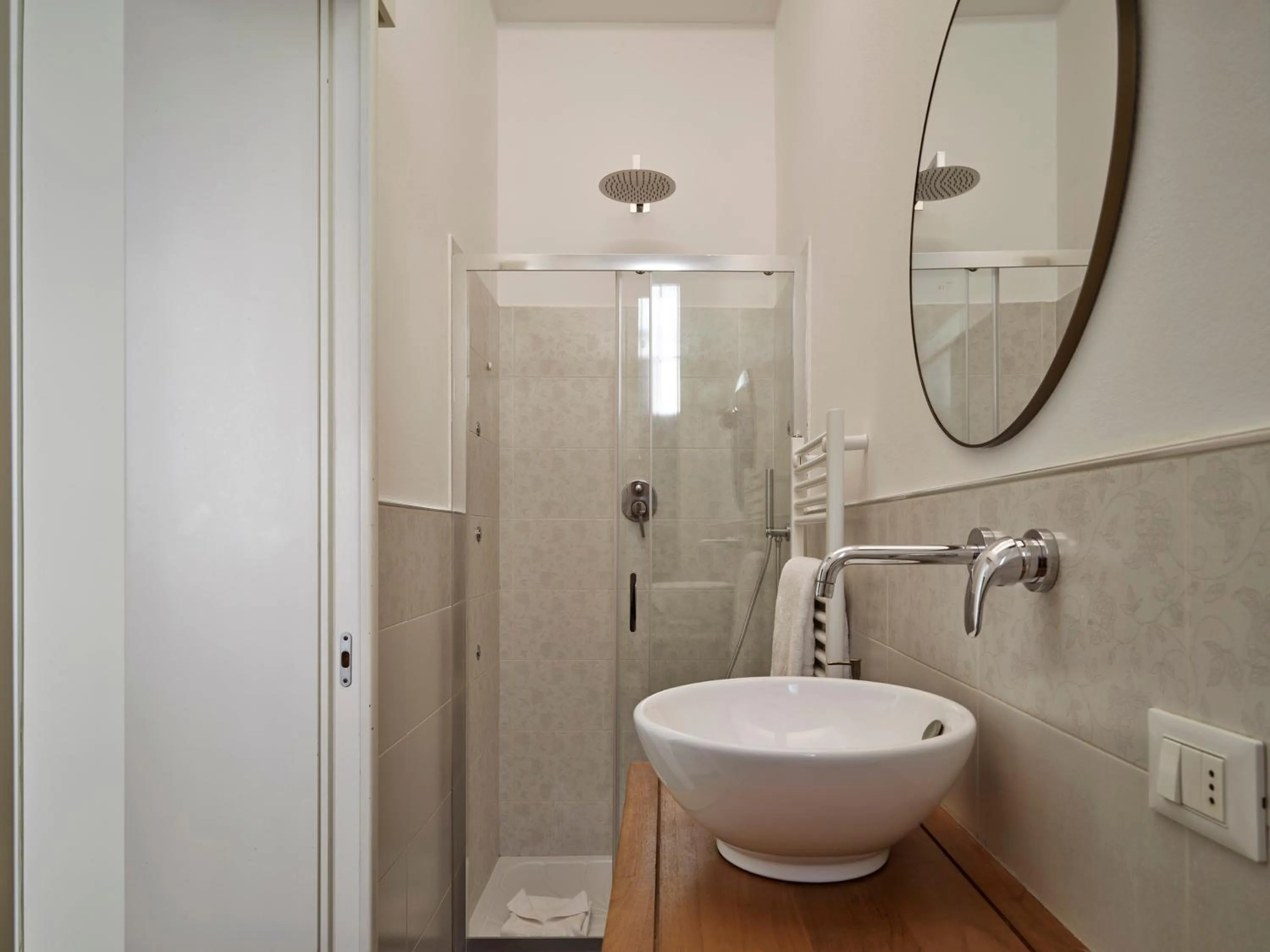 Shower in B&B La Residenza Dell'Orafo