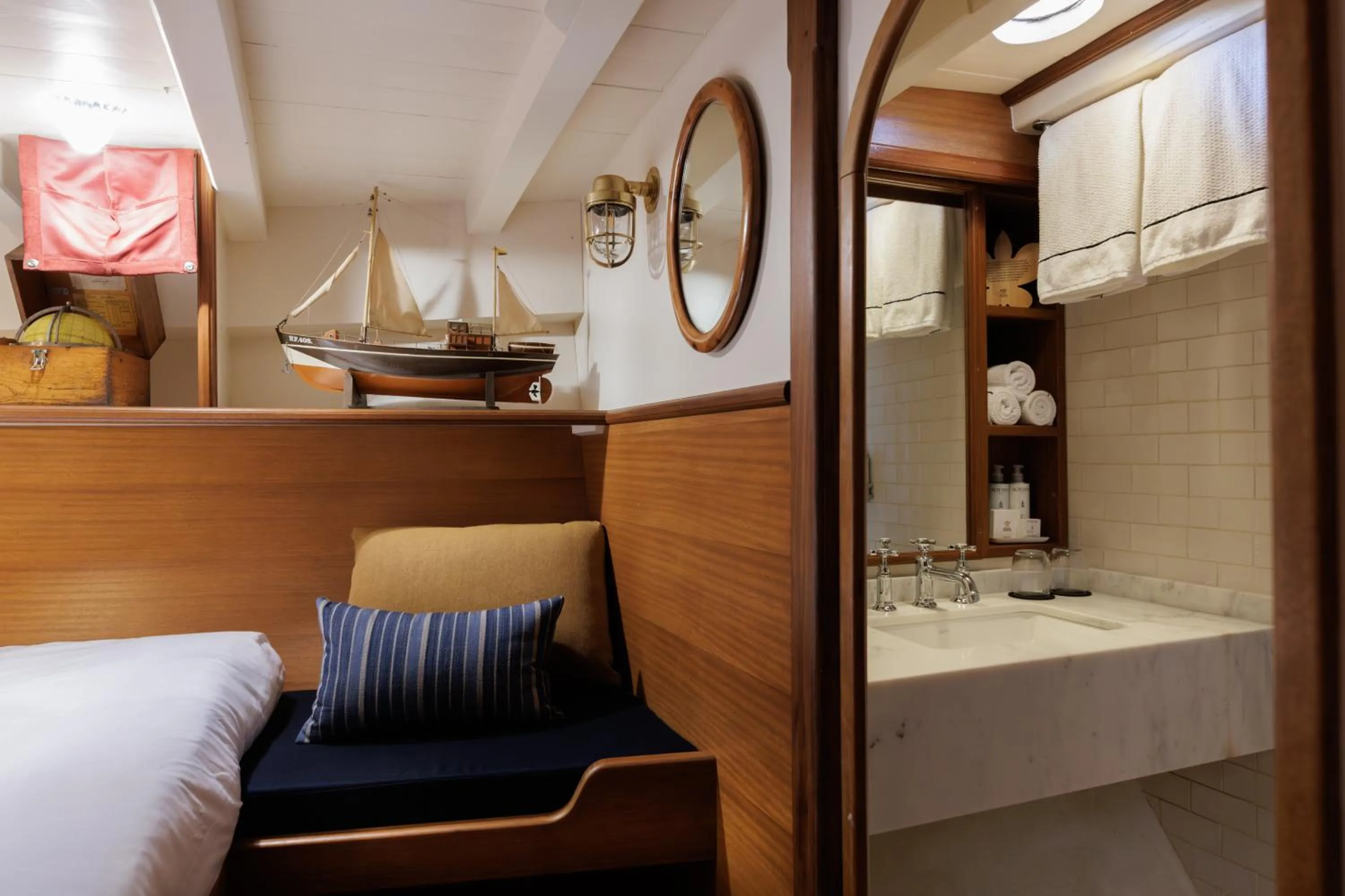 Bathroom, Bed in Domaine de Locguénolé & Spa - Relais & Chateaux