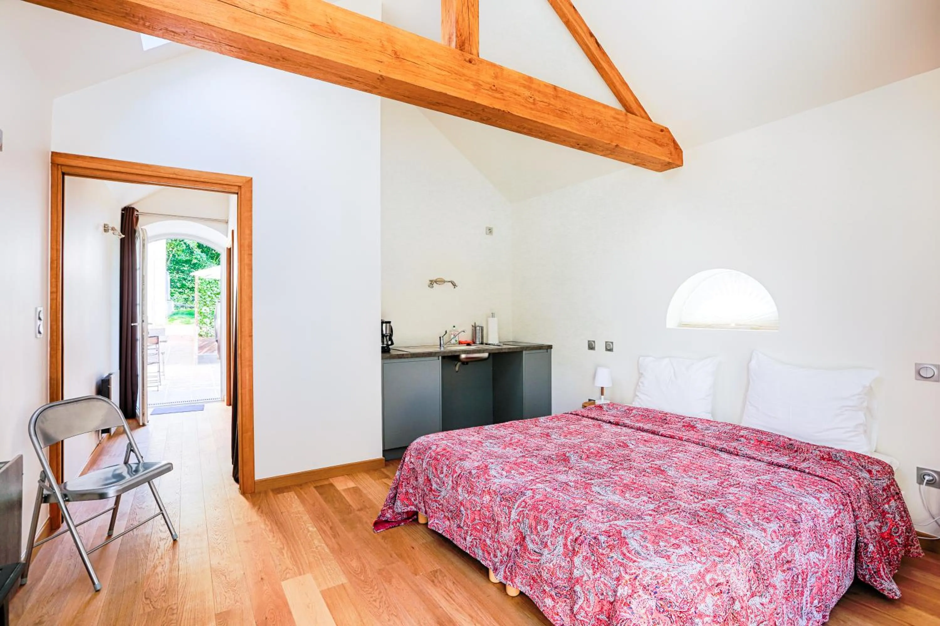Kitchen or kitchenette, Bed in Domaine De La Tour