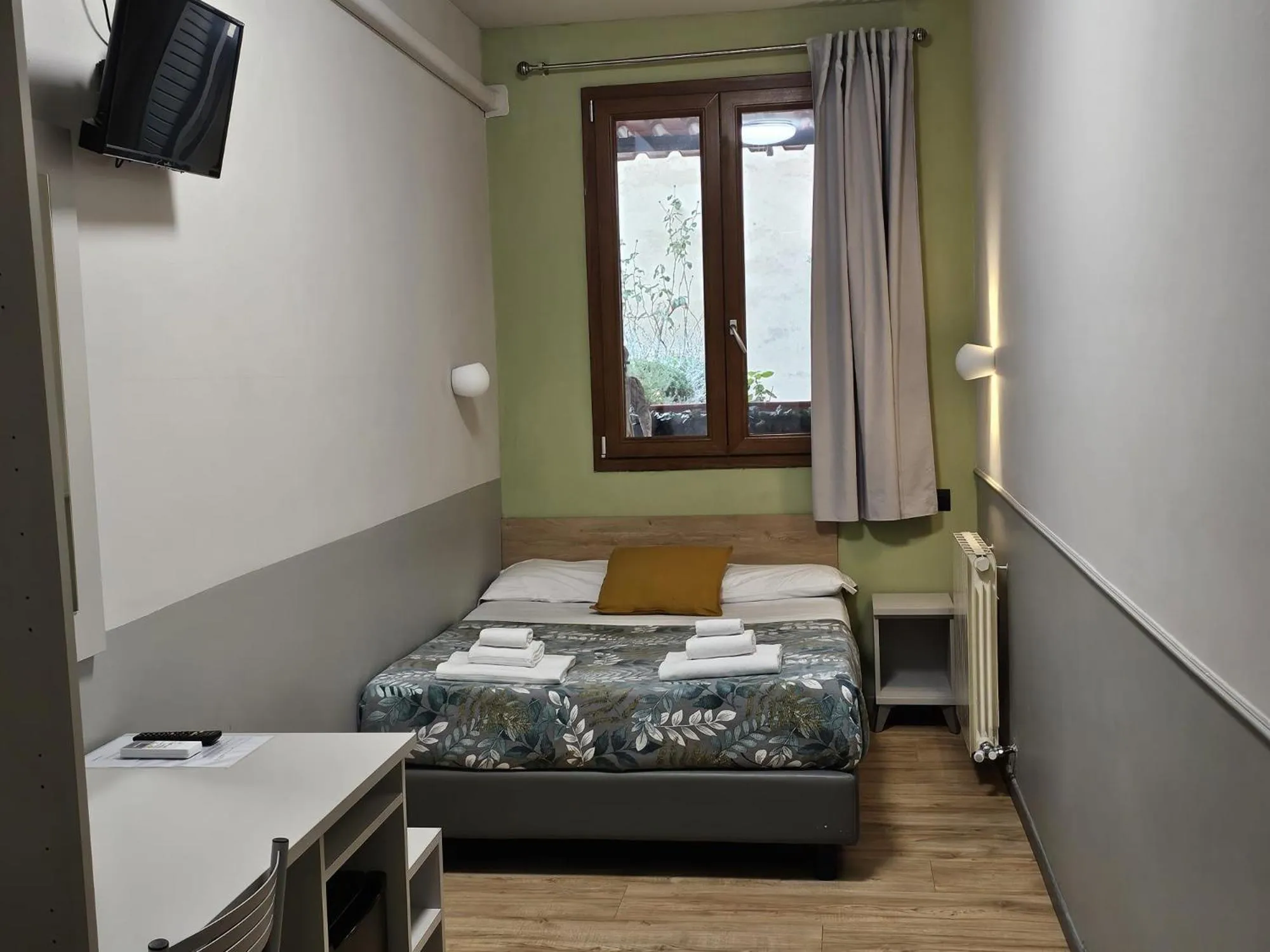 Bed in Hotel Camilla Guelfa