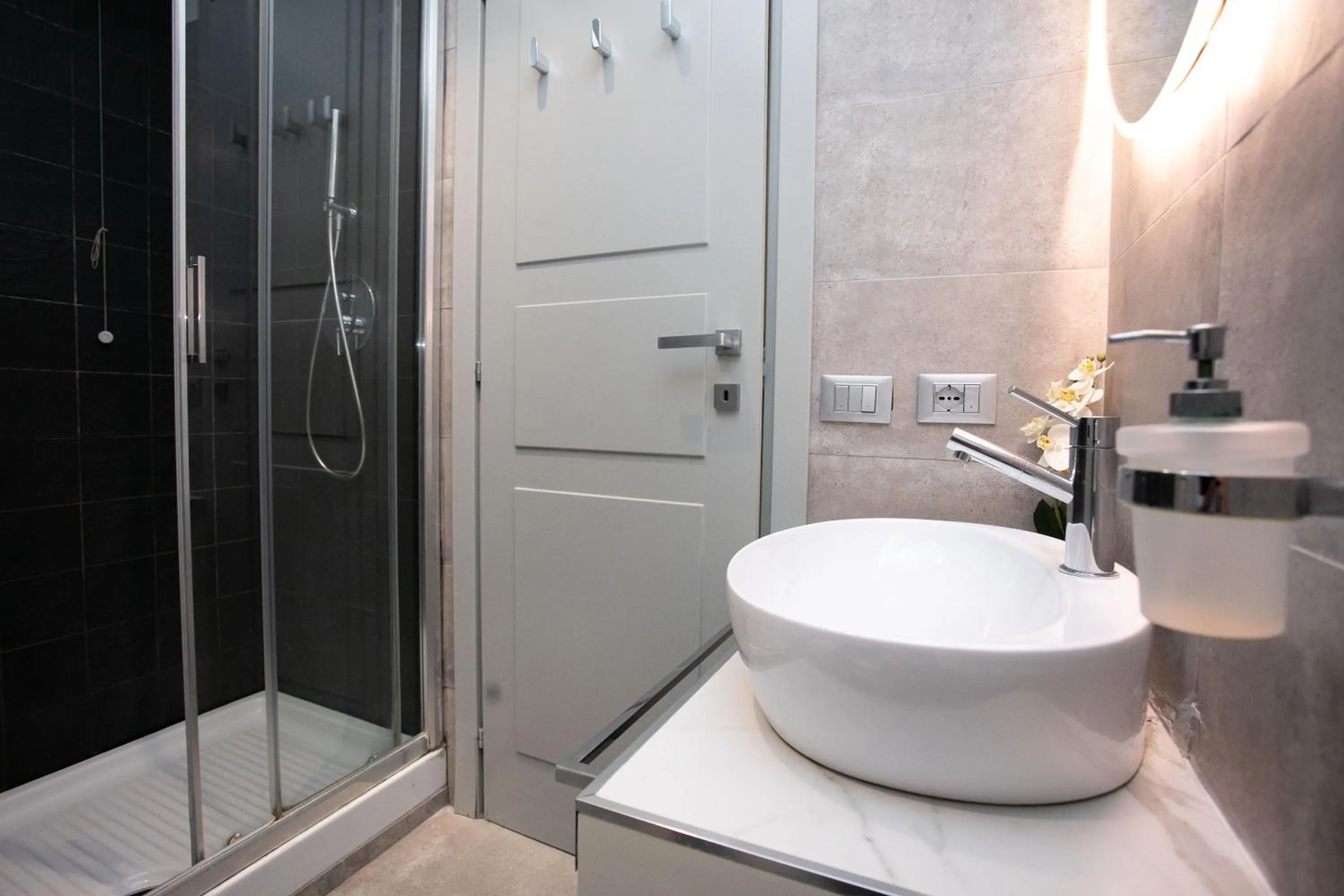 Shower in Cesare ai Cavalieri Suites