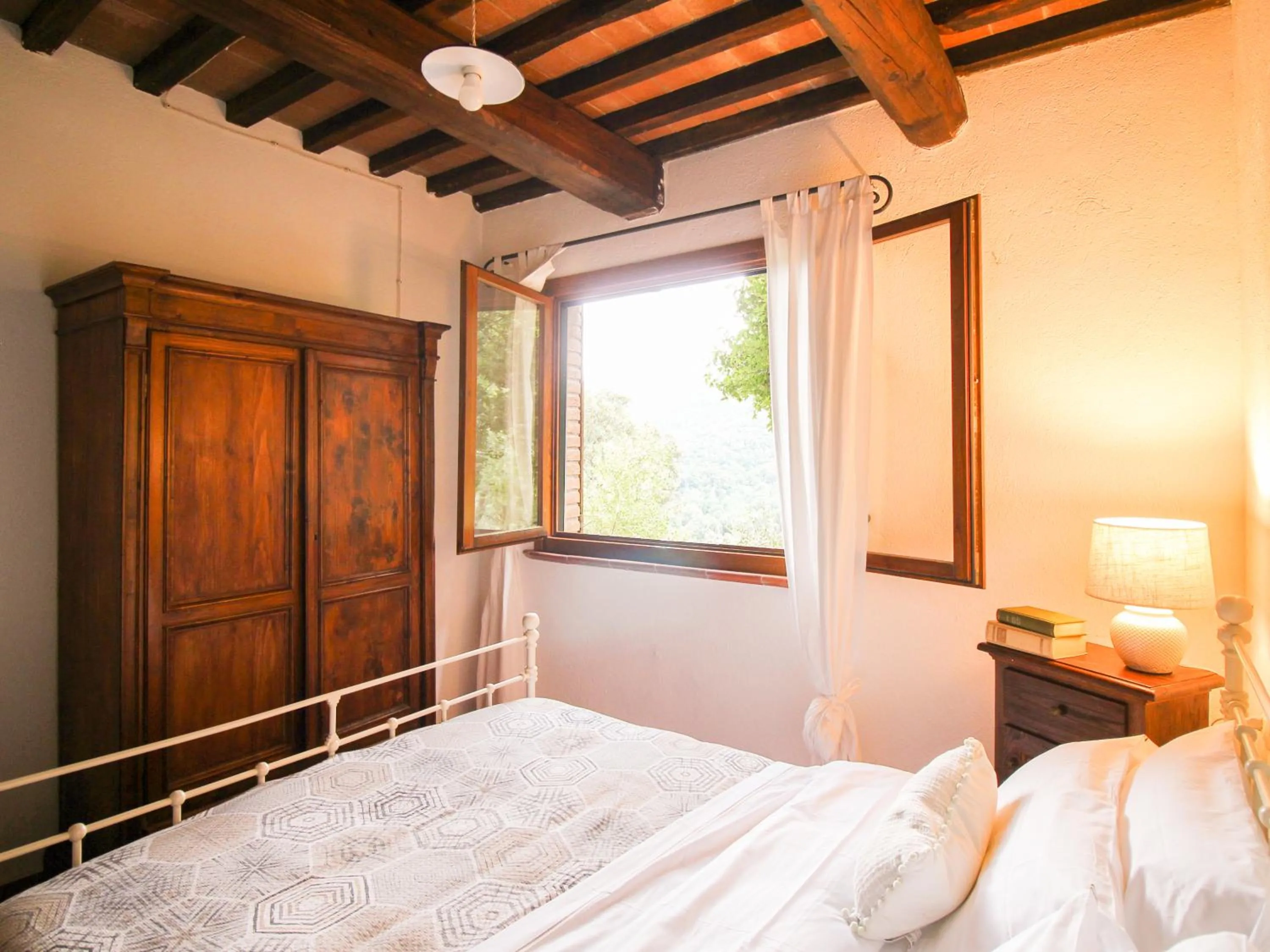 Bed in Agriturismo Boschi di Montecalvi