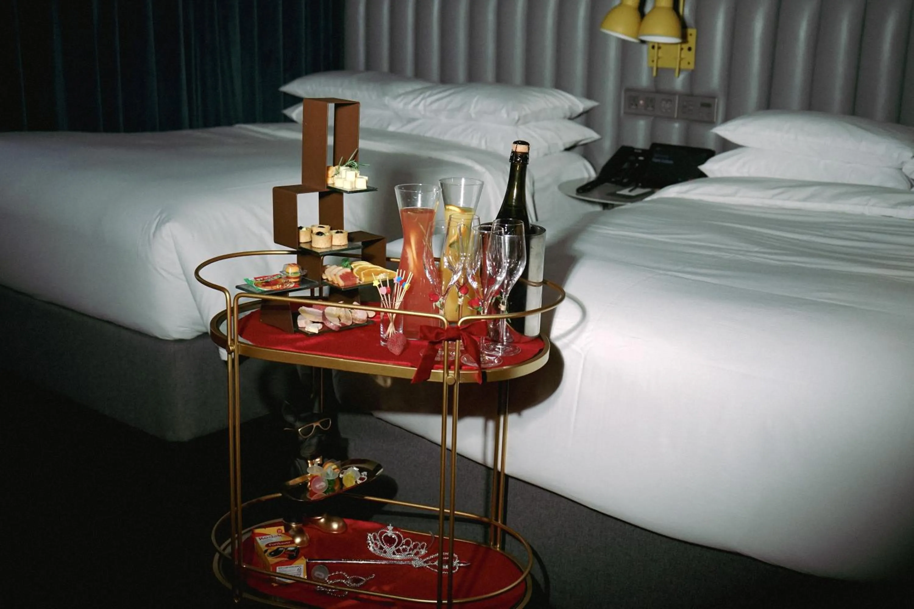 Food and drinks, Bed in RYSE, Autograph Collection