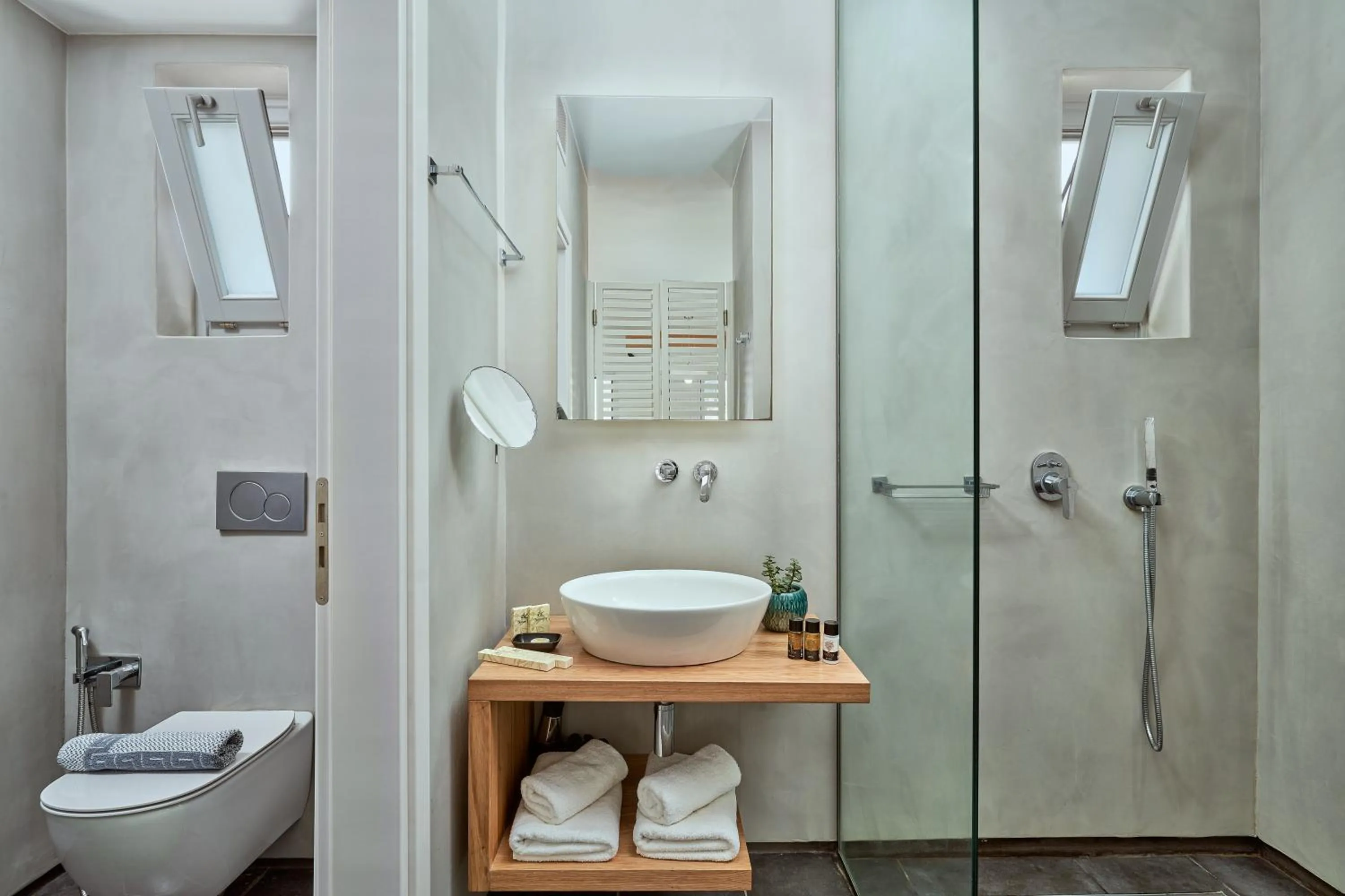 Public Bath in Meltemi Excelsior Suites