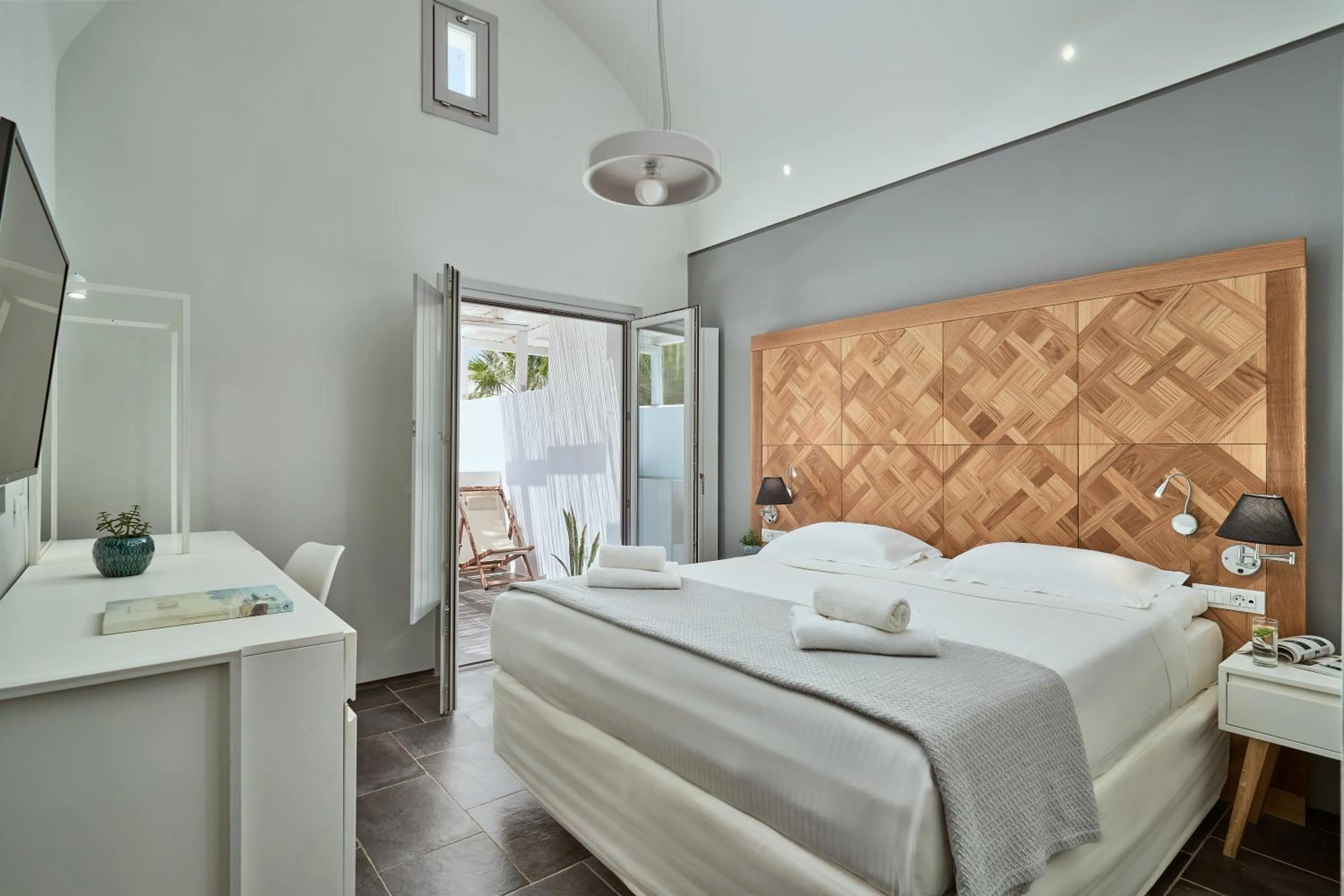 Bedroom, Bed in Meltemi Excelsior Suites