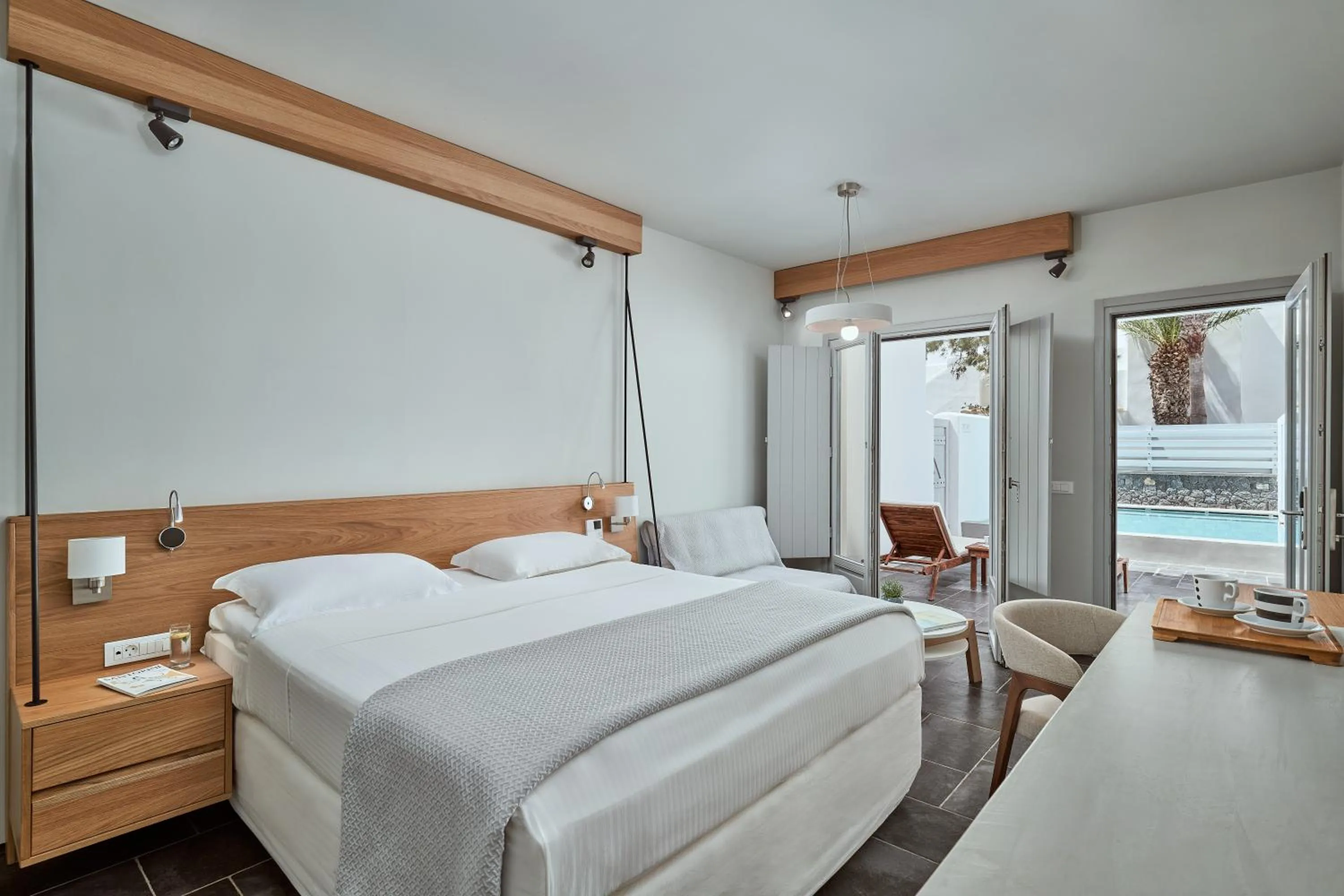 Bedroom, Bed in Meltemi Excelsior Suites