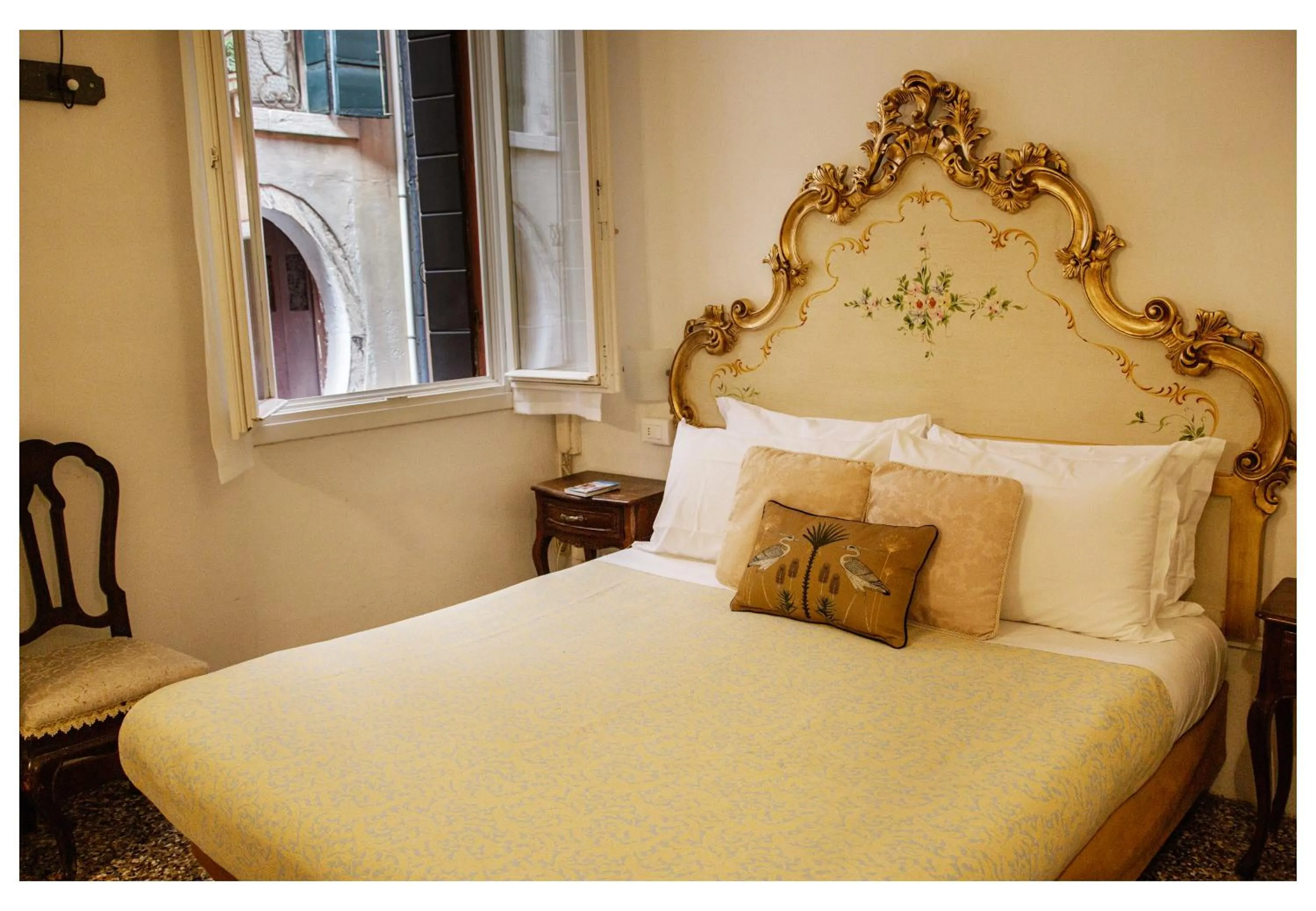 Bed in Hotel Casa Petrarca