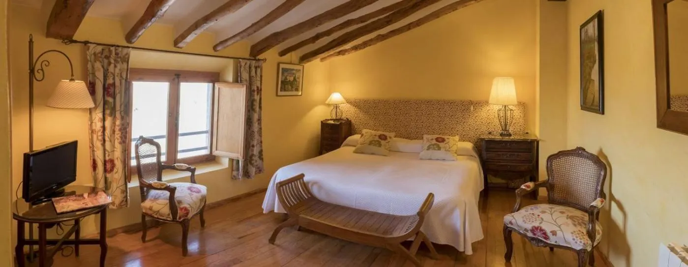 Bed in Hotel Rural Mas Fontanelles