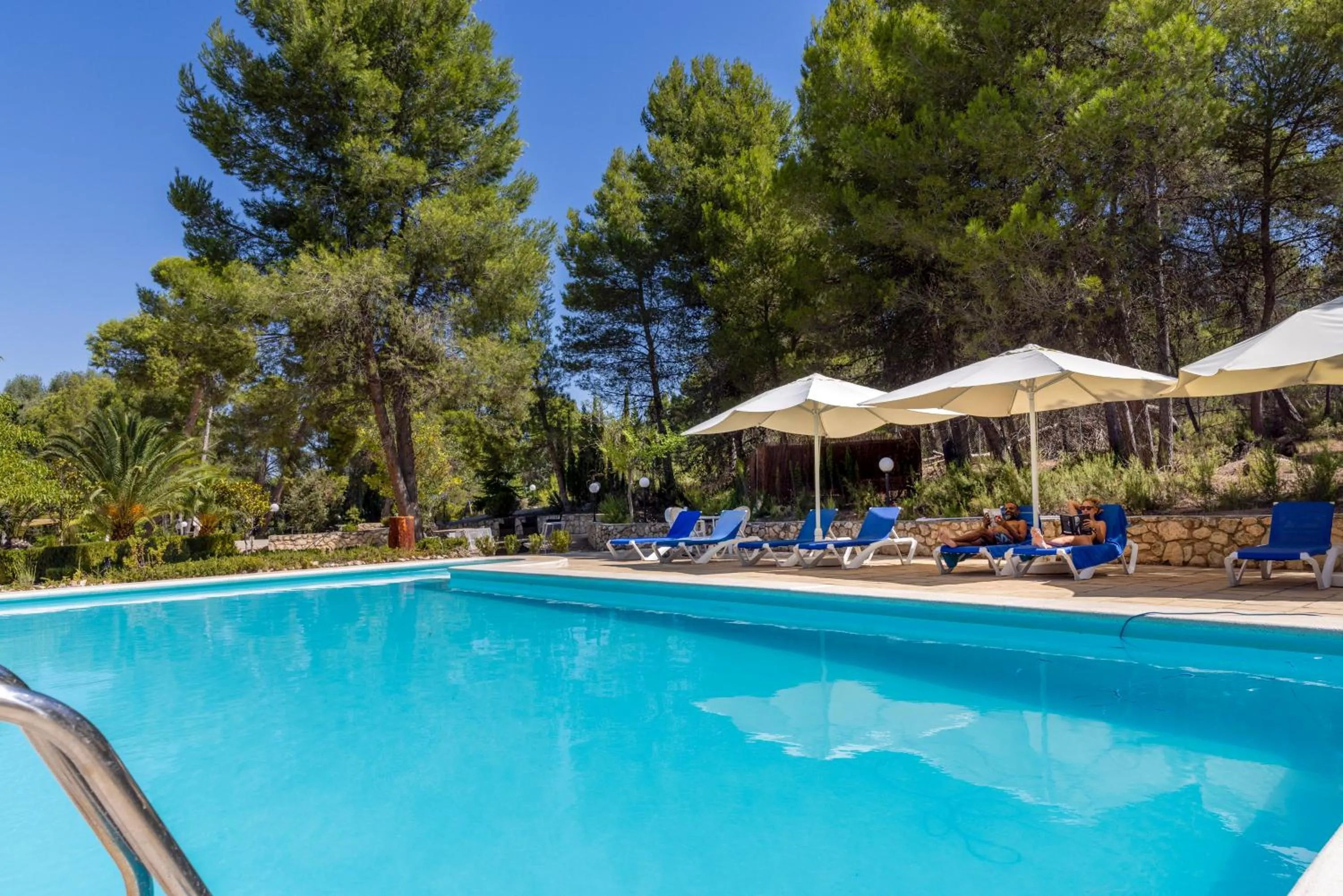 Swimming pool in Hotel Rural Mas Fontanelles