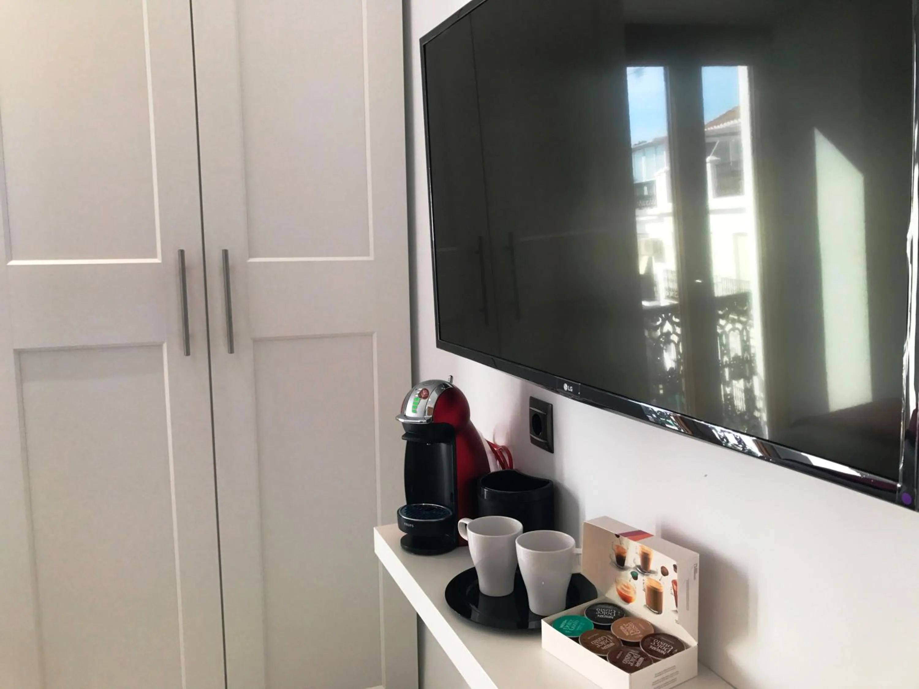 Coffee/tea facilities in Salamandra Plaza