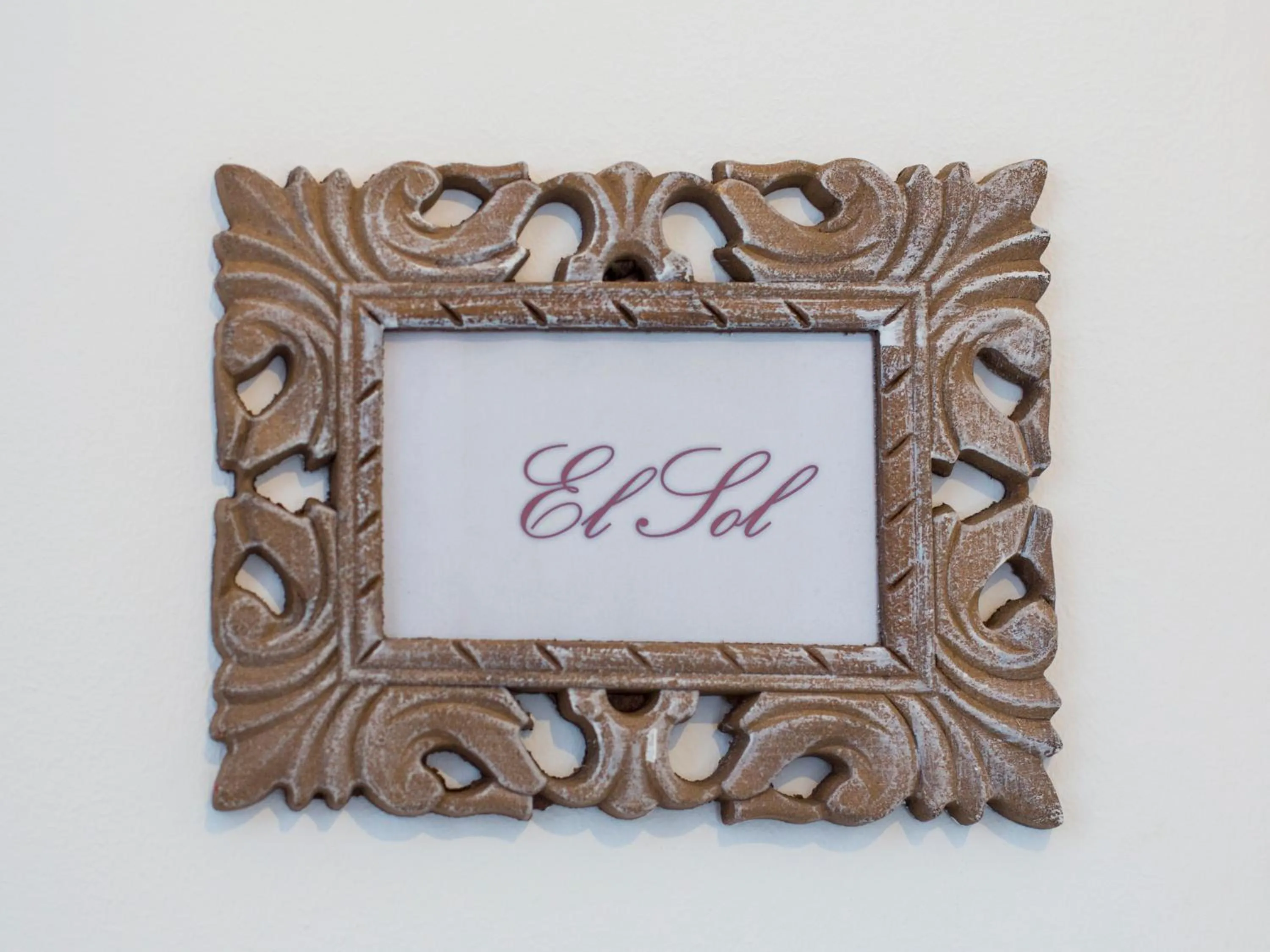 Decorative detail in Salamandra Plaza