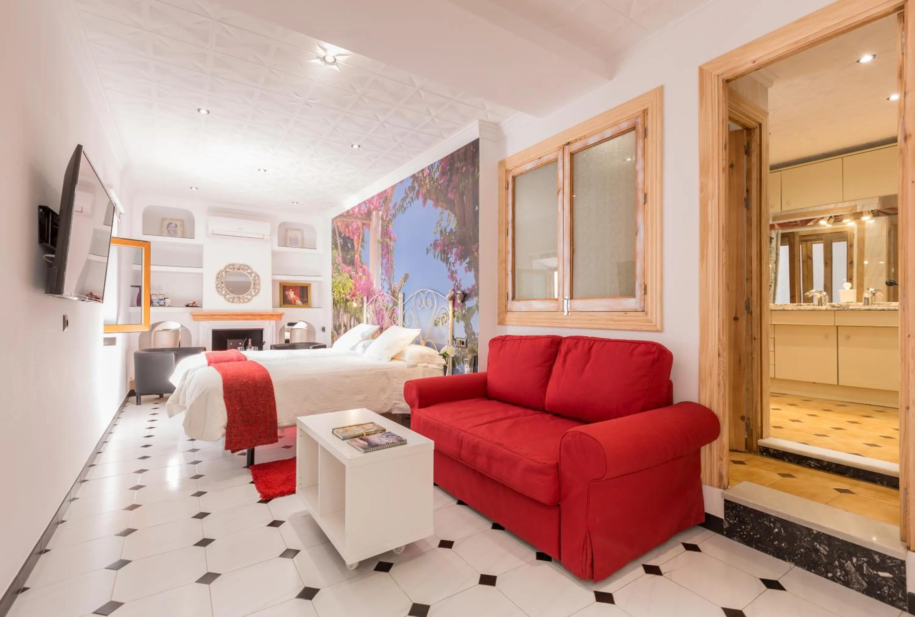 Photo of the whole room in Salamandra Plaza