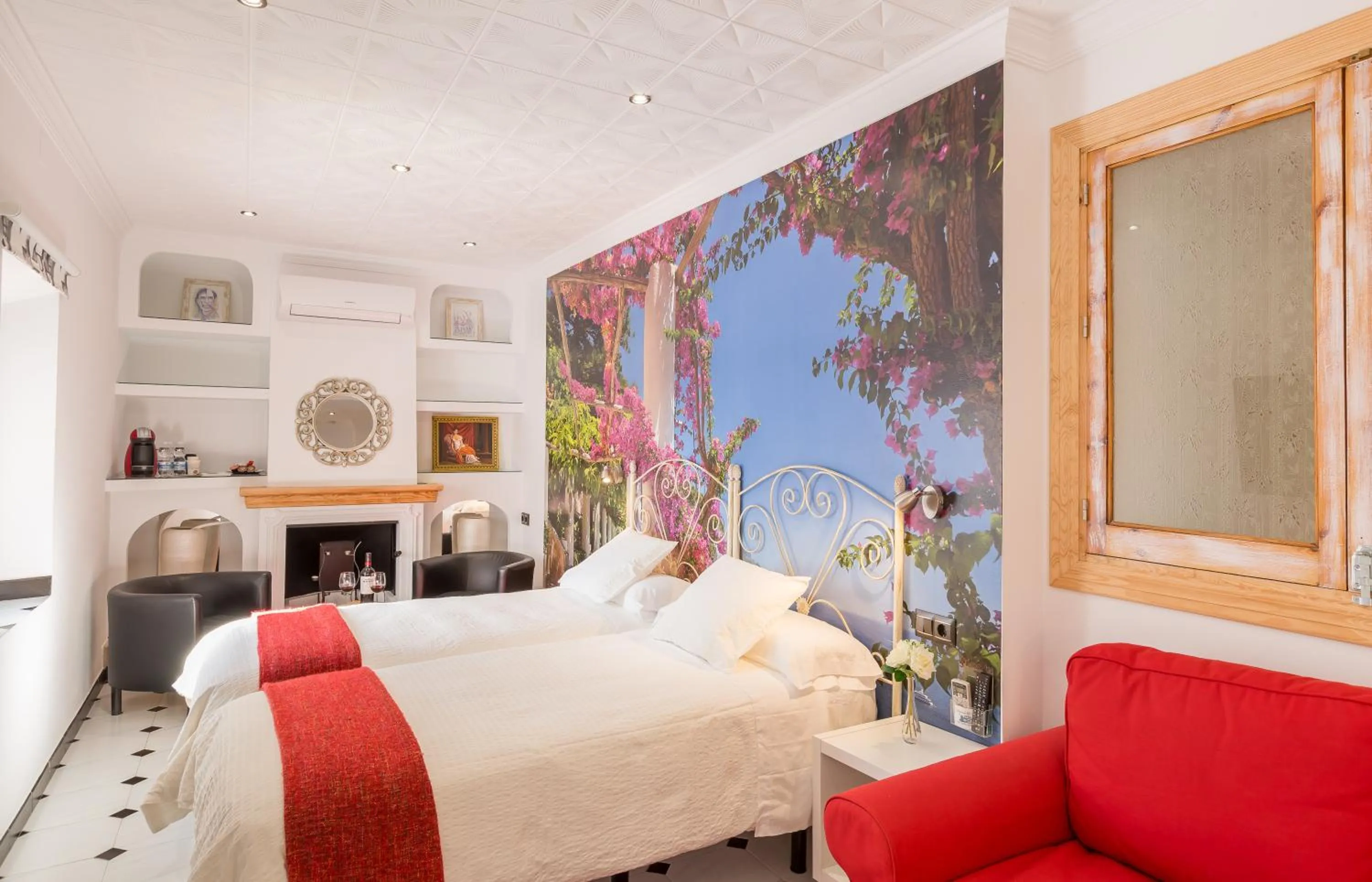 Photo of the whole room, Bed in Salamandra Plaza